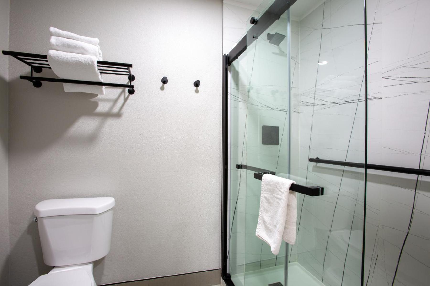 Hotel Elev8 I-40 Exit 198 Butler Ave 3*