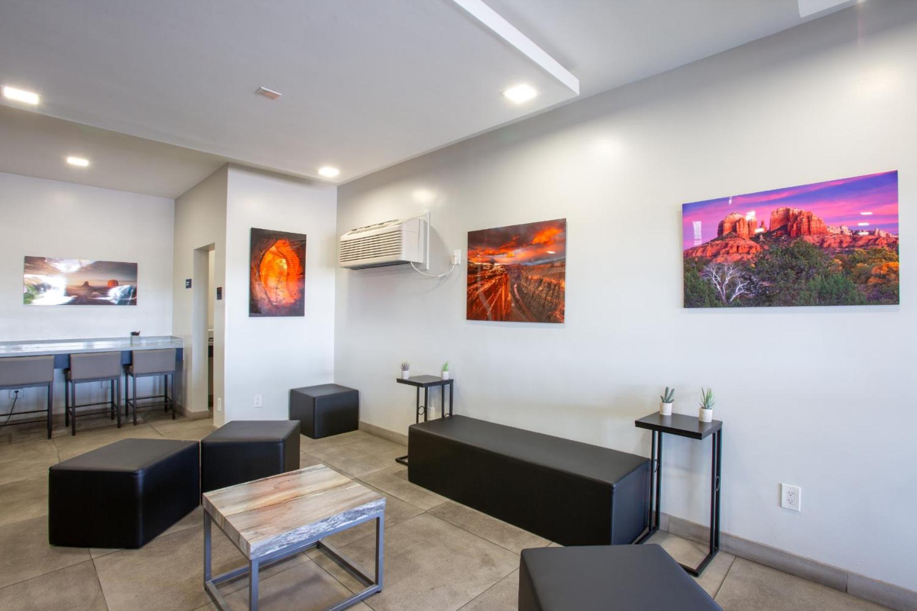 Hotel Elev8 I-40 Exit 198 Butler Ave 3*