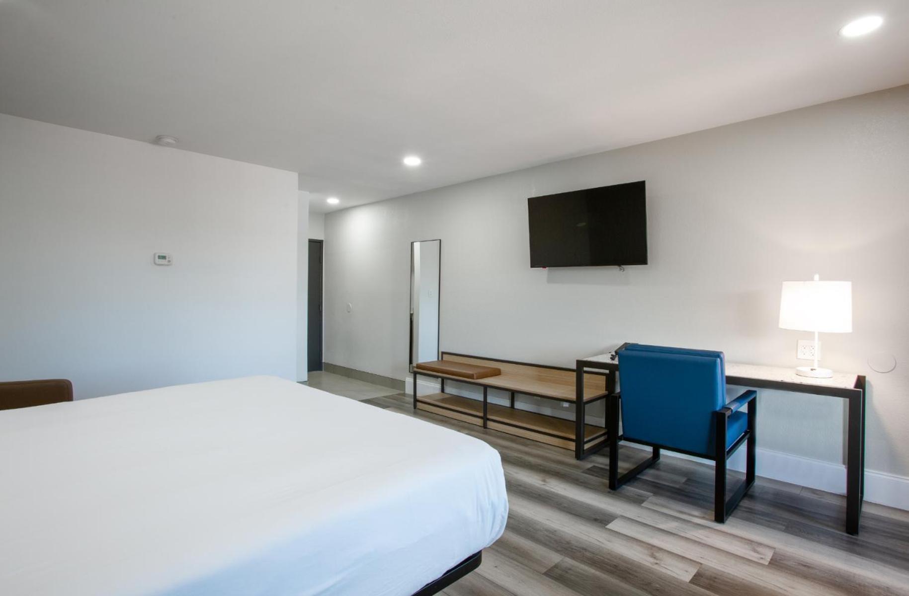 Elev8 I-40 Exit 198 Butler Ave Hotel 3*