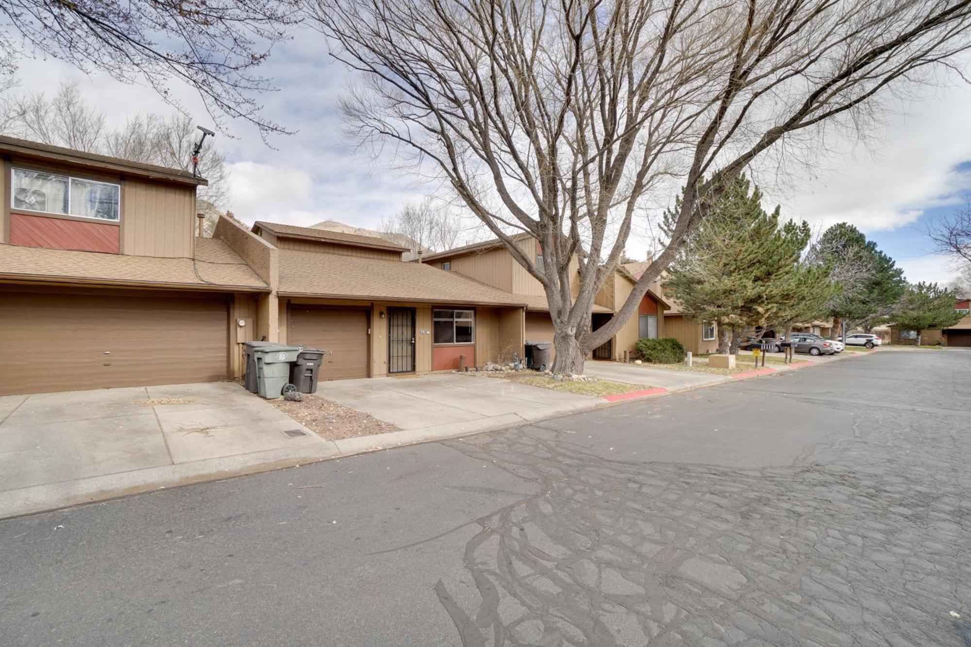 Holiday home Townhome With Grill About 3 Mi To Downtown! *