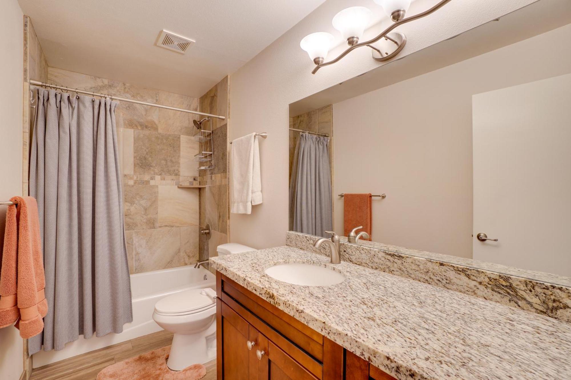 Holiday home Townhome With Grill About 3 Mi To Downtown!