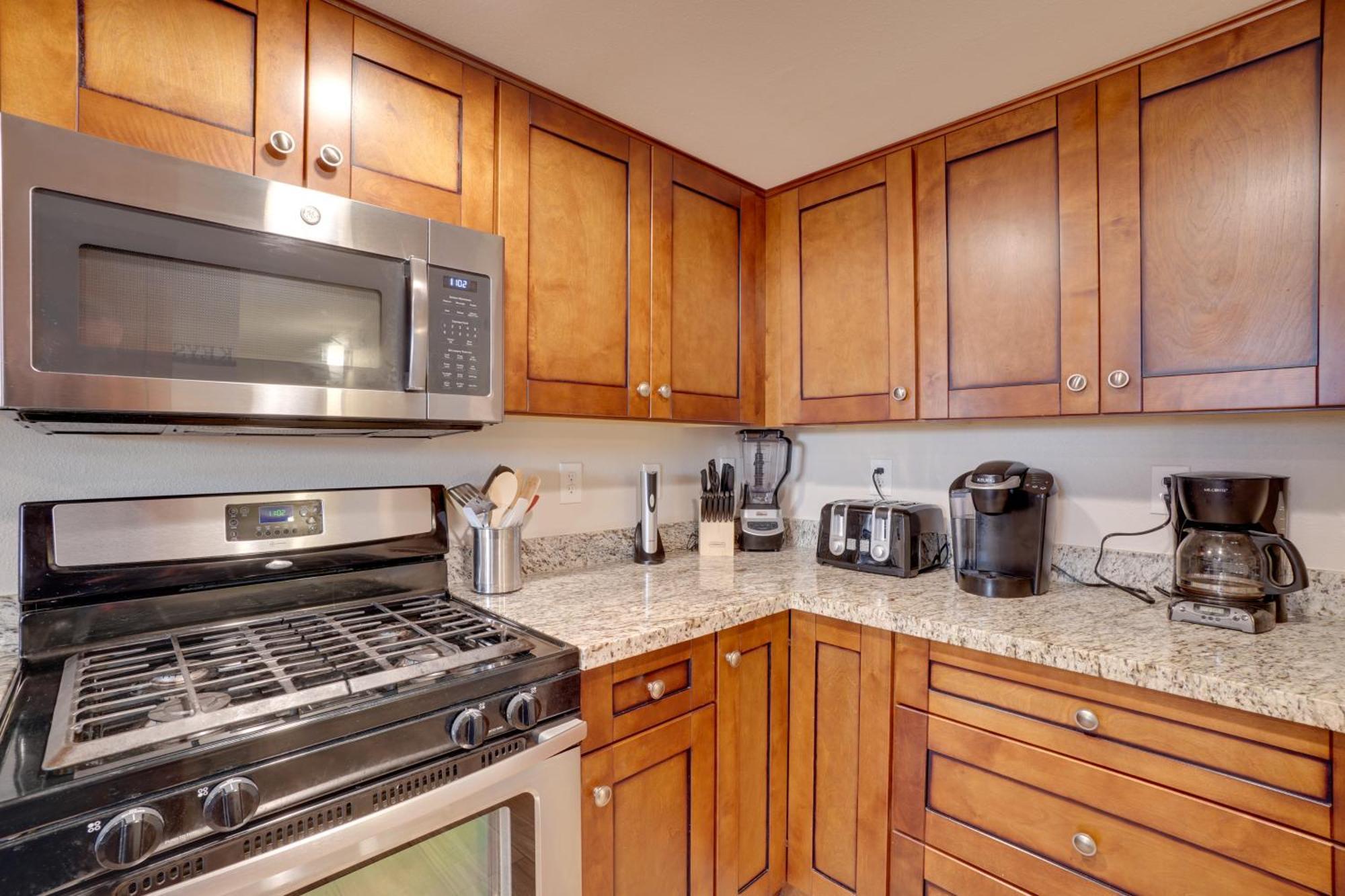 Townhome With Grill About 3 Mi To Downtown! Holiday home