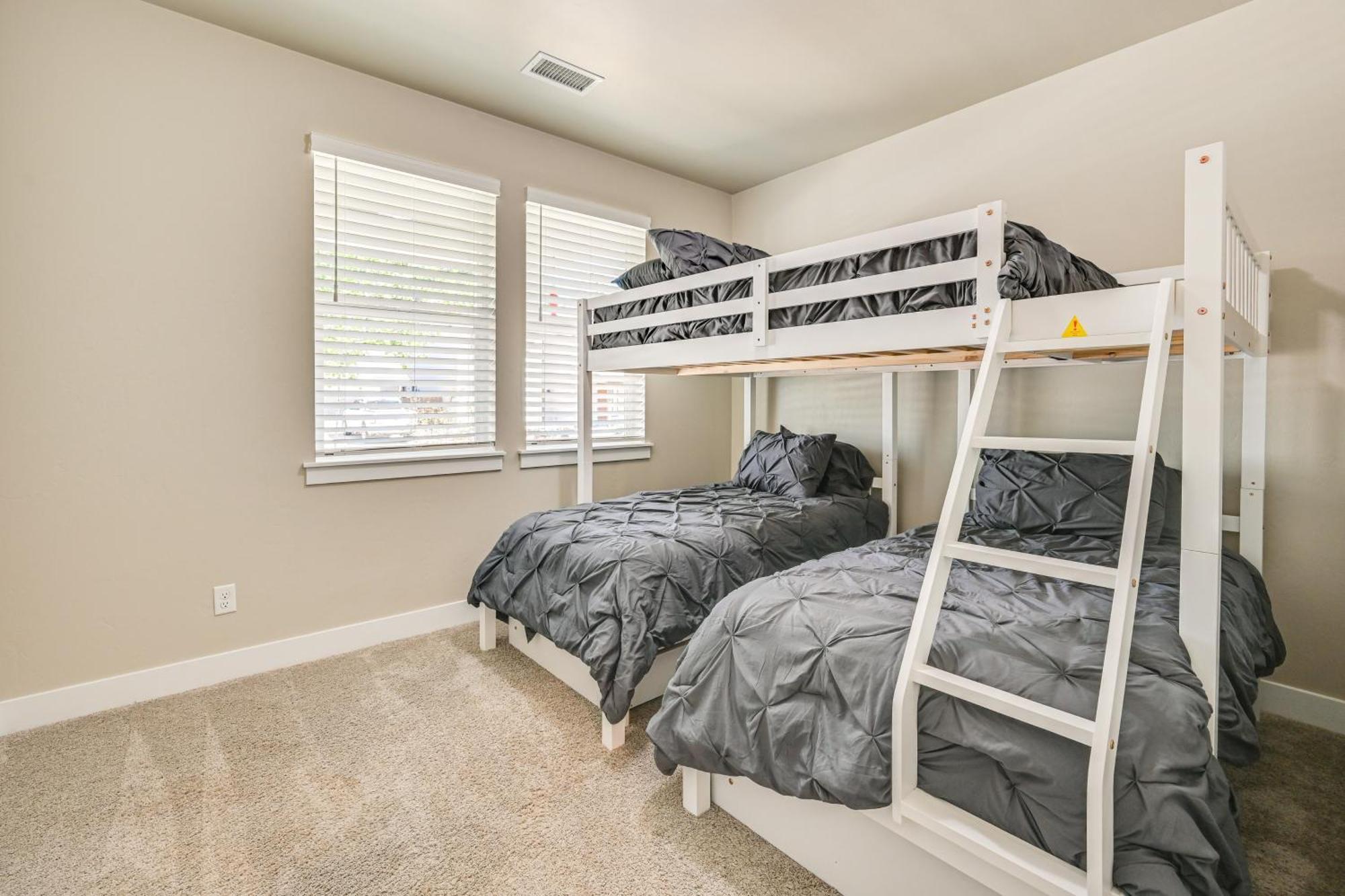 Family-friendly Near Hiking Trails! Holiday home