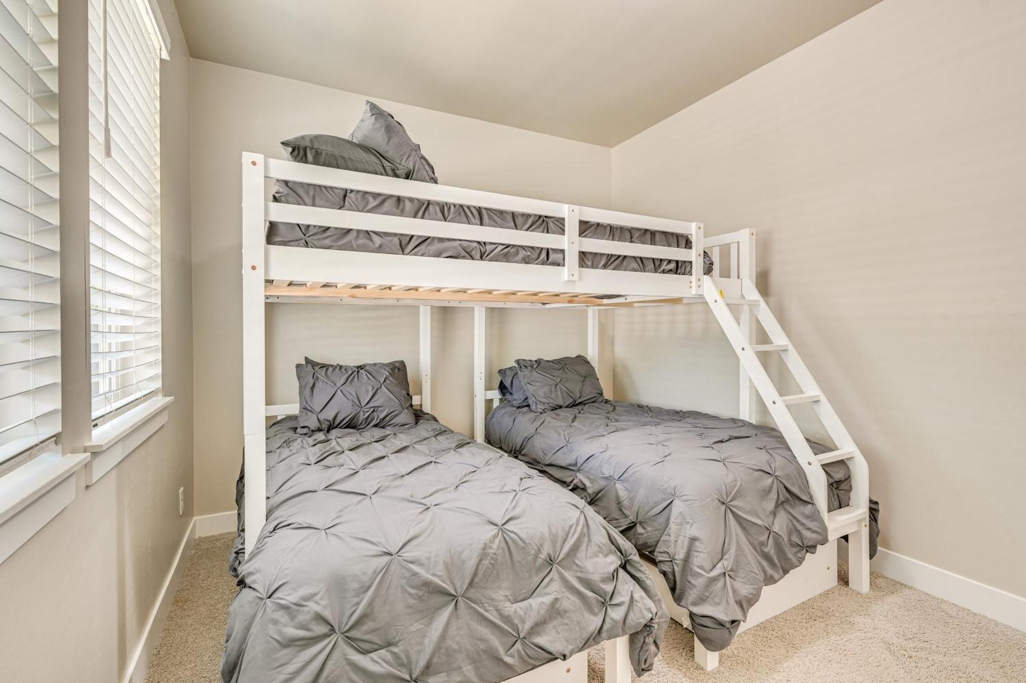 Family-friendly Near Hiking Trails! Holiday home
