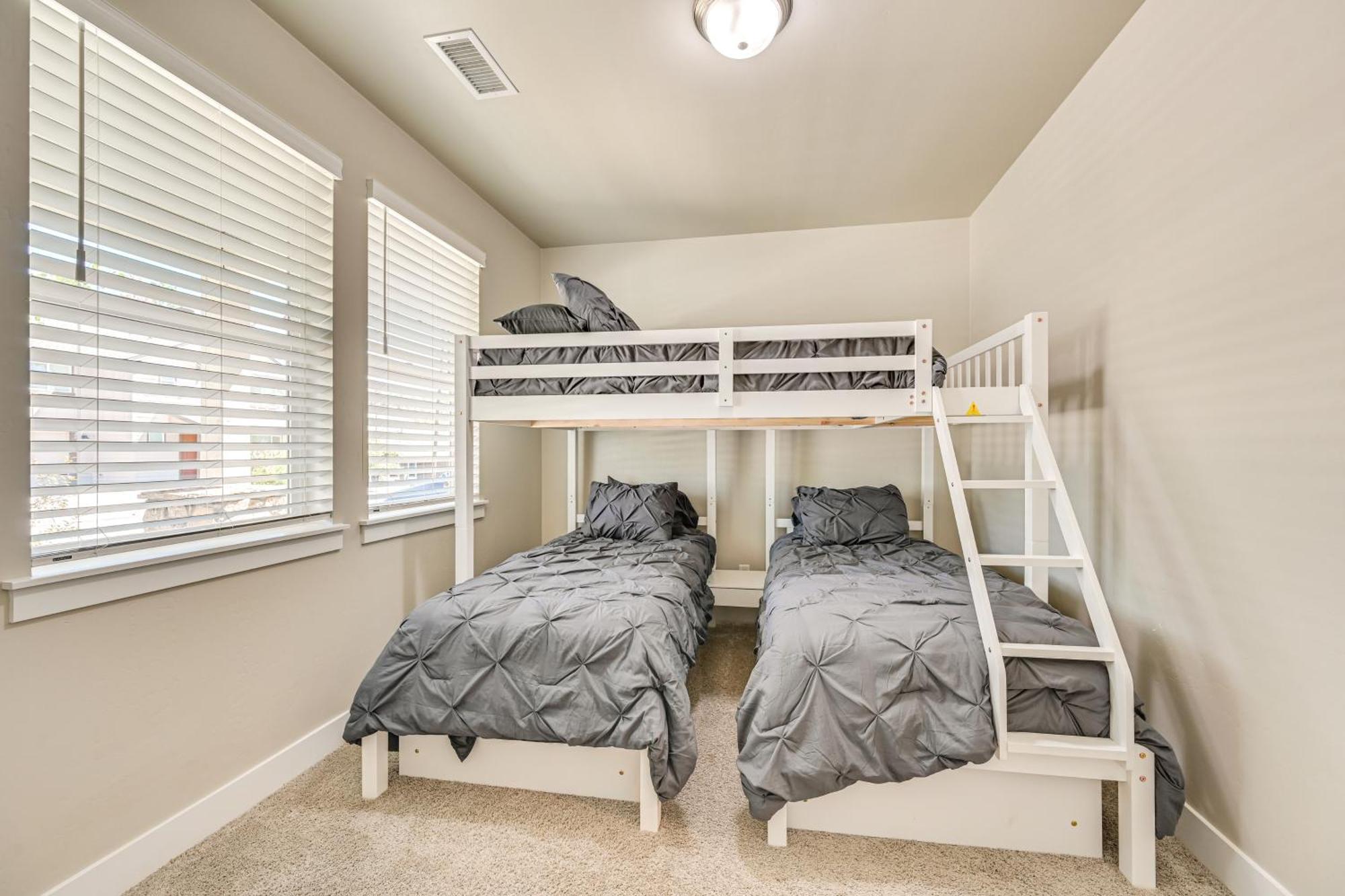 Family-friendly Near Hiking Trails! *