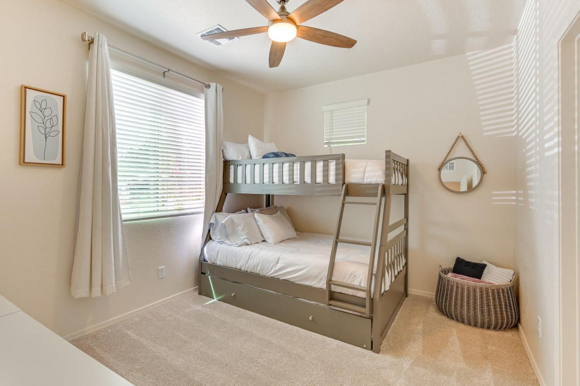 2 Mi To Dtwn And Apartment