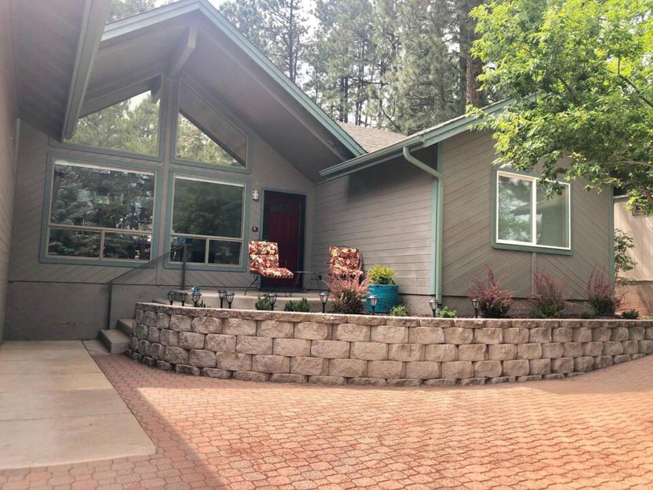 Home In Pines Near Downtown Whot Tub
