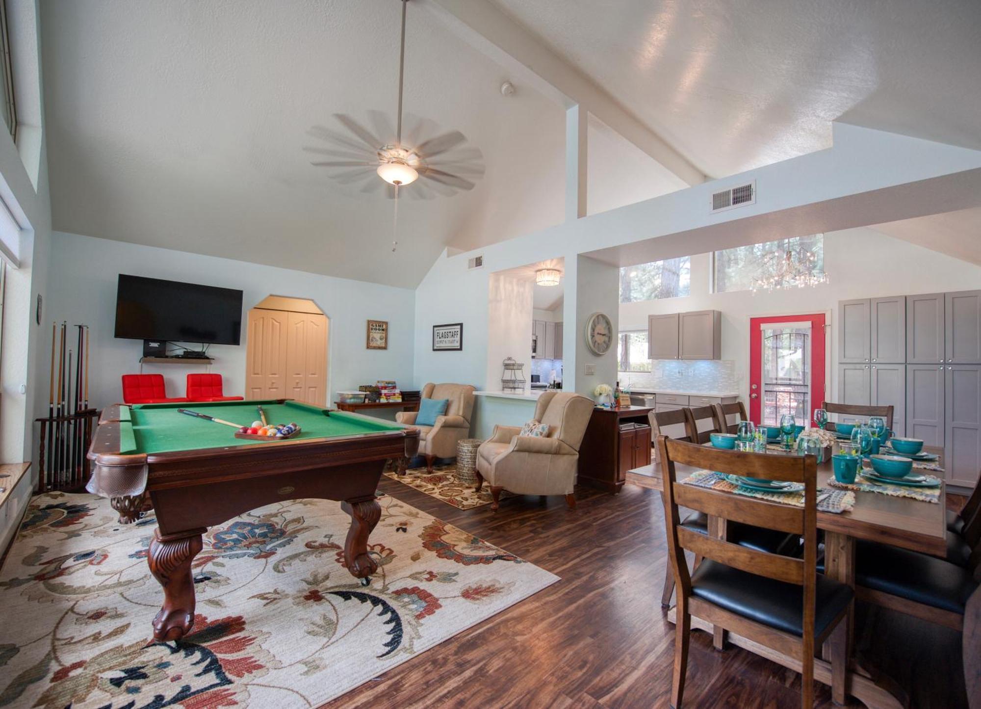 Holiday home Home In Pines Near Downtown Whot Tub *