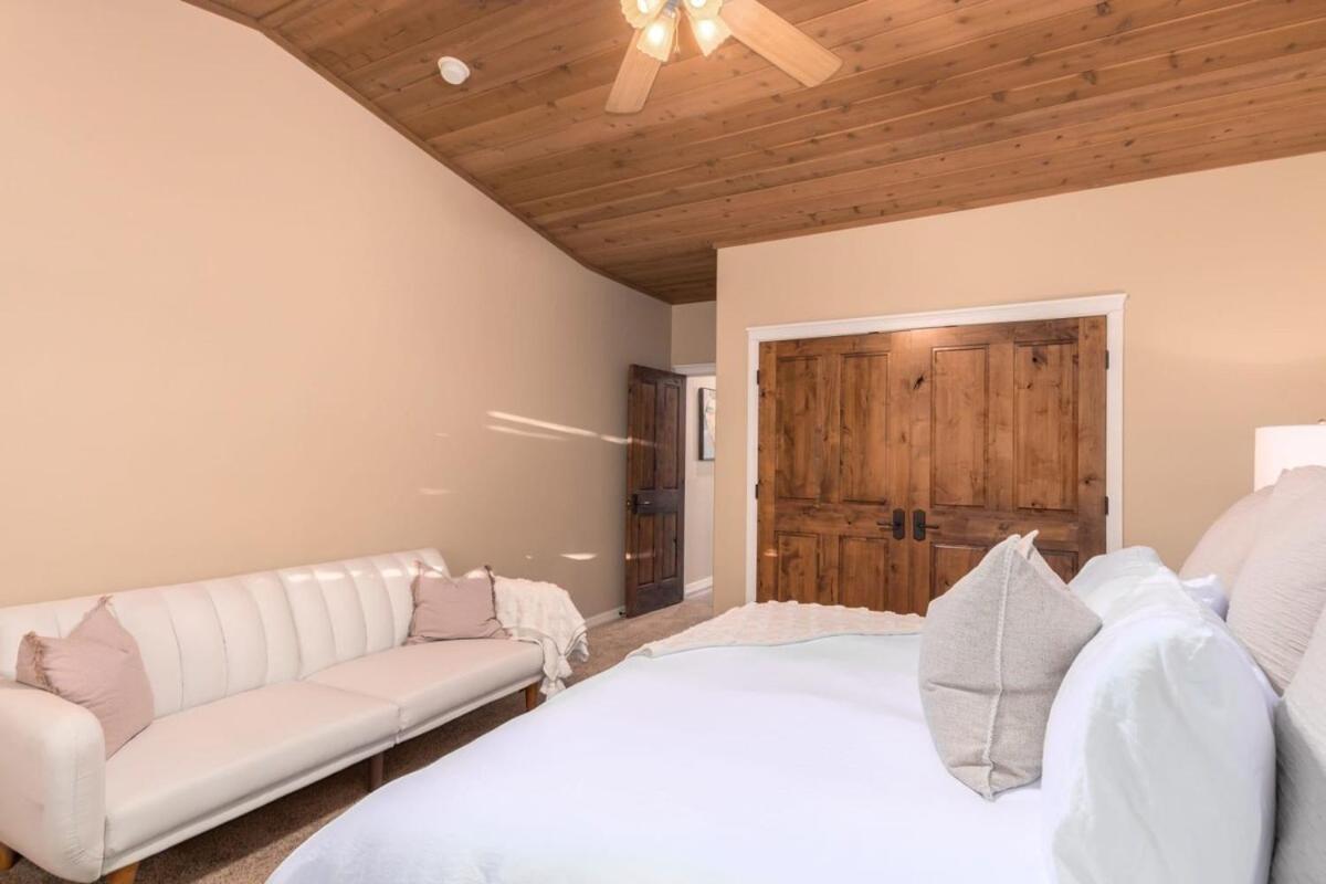 Alpine Estate 5 Showers 3 Fireplace Hot Tub Mtn View Flagstaff