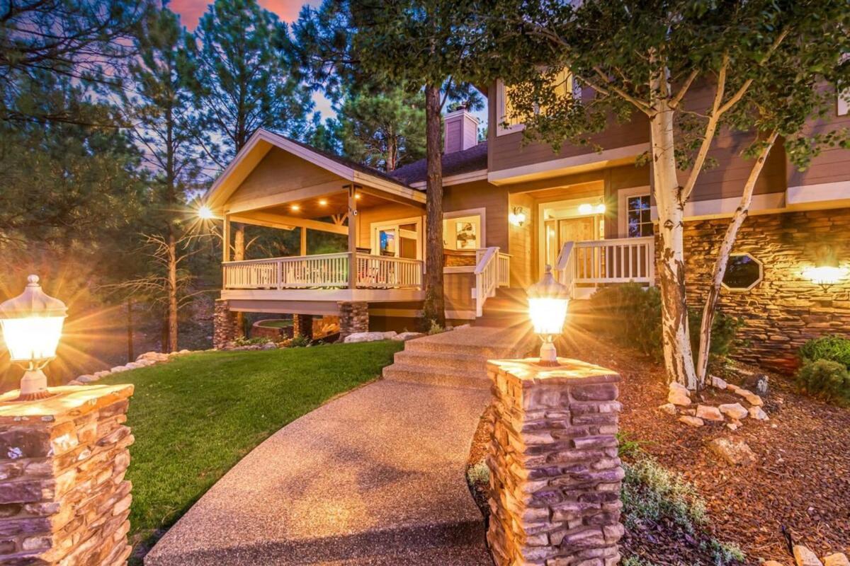 Holiday home Alpine Estate 5 Showers 3 Fireplace Hot Tub Mtn View *