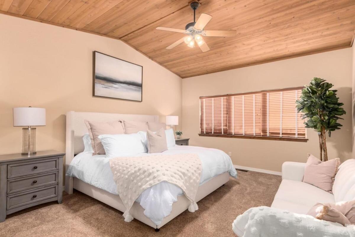 Holiday home Alpine Estate 5 Showers 3 Fireplace Hot Tub Mtn View Flagstaff
