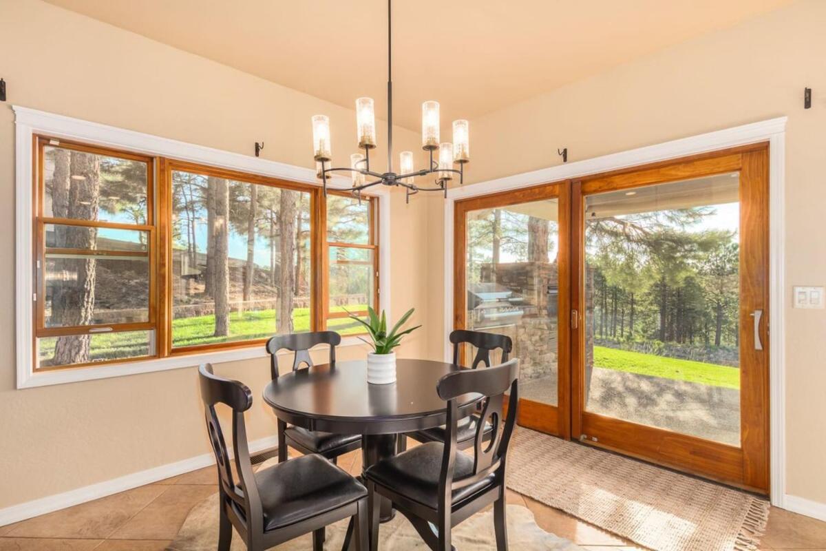 Alpine Estate 5 Showers 3 Fireplace Hot Tub Mtn View Holiday home Flagstaff