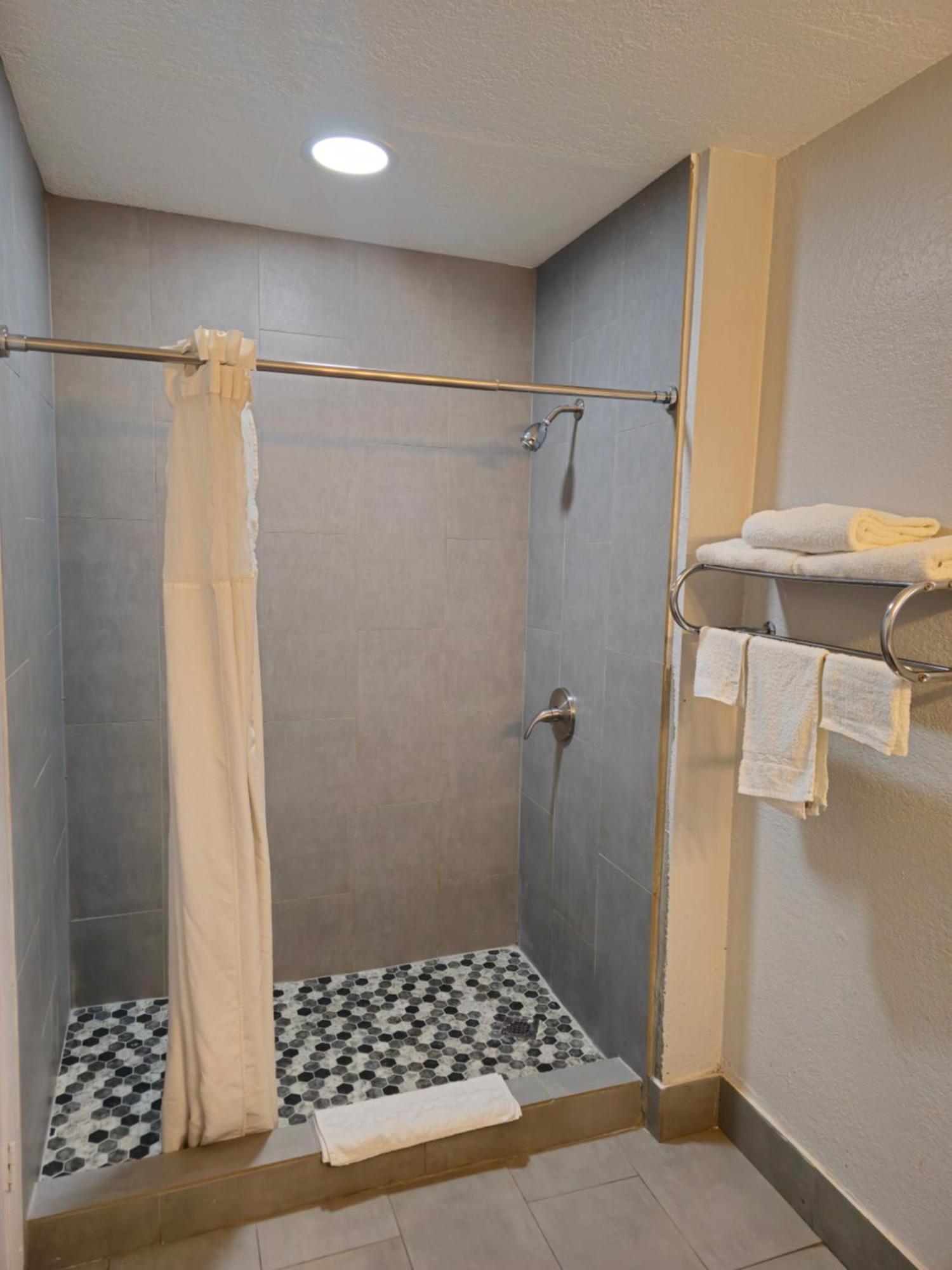 The L Downtown/nau Conference Center Motel