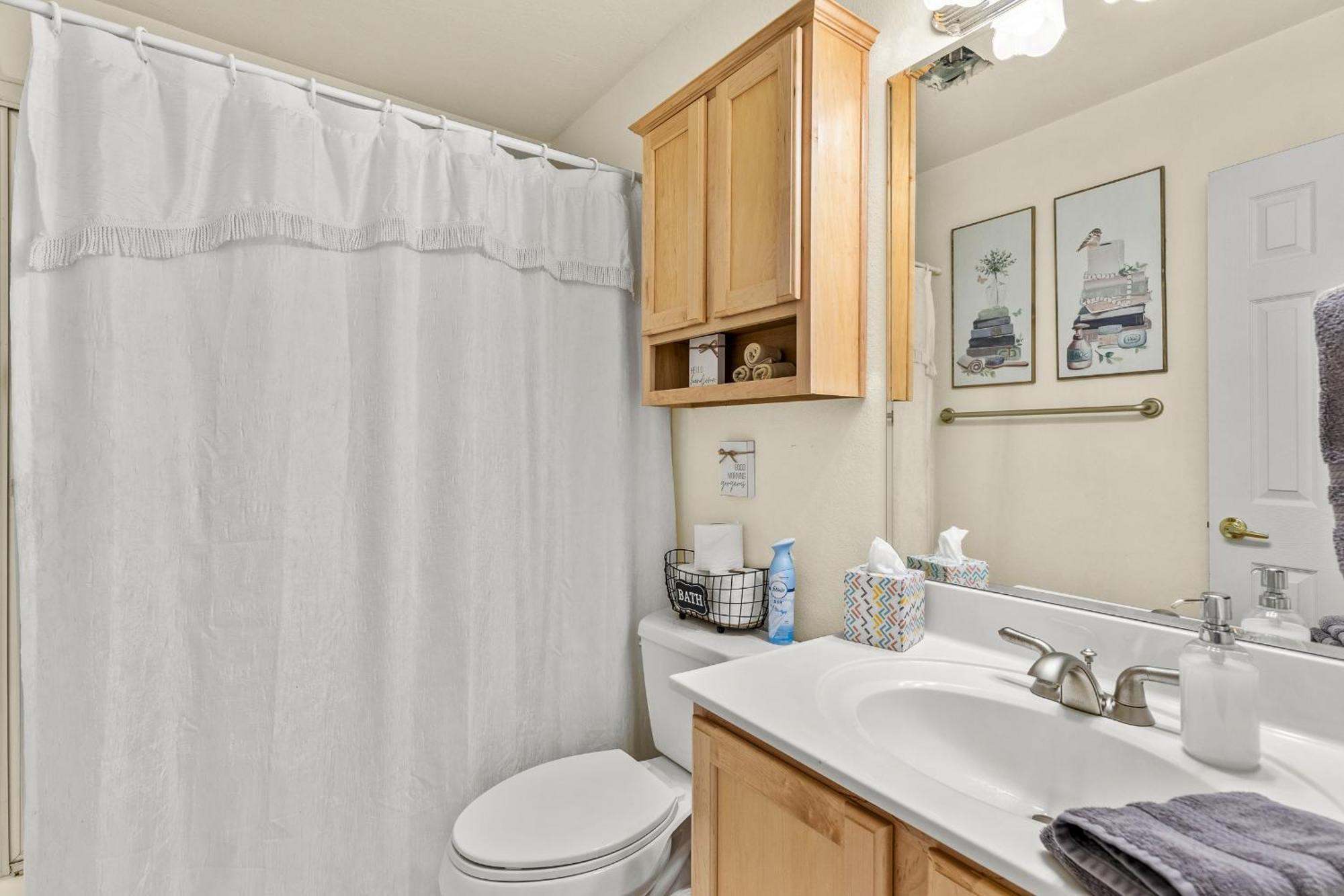 Charming 3bd Continental Country Club Retreat In *