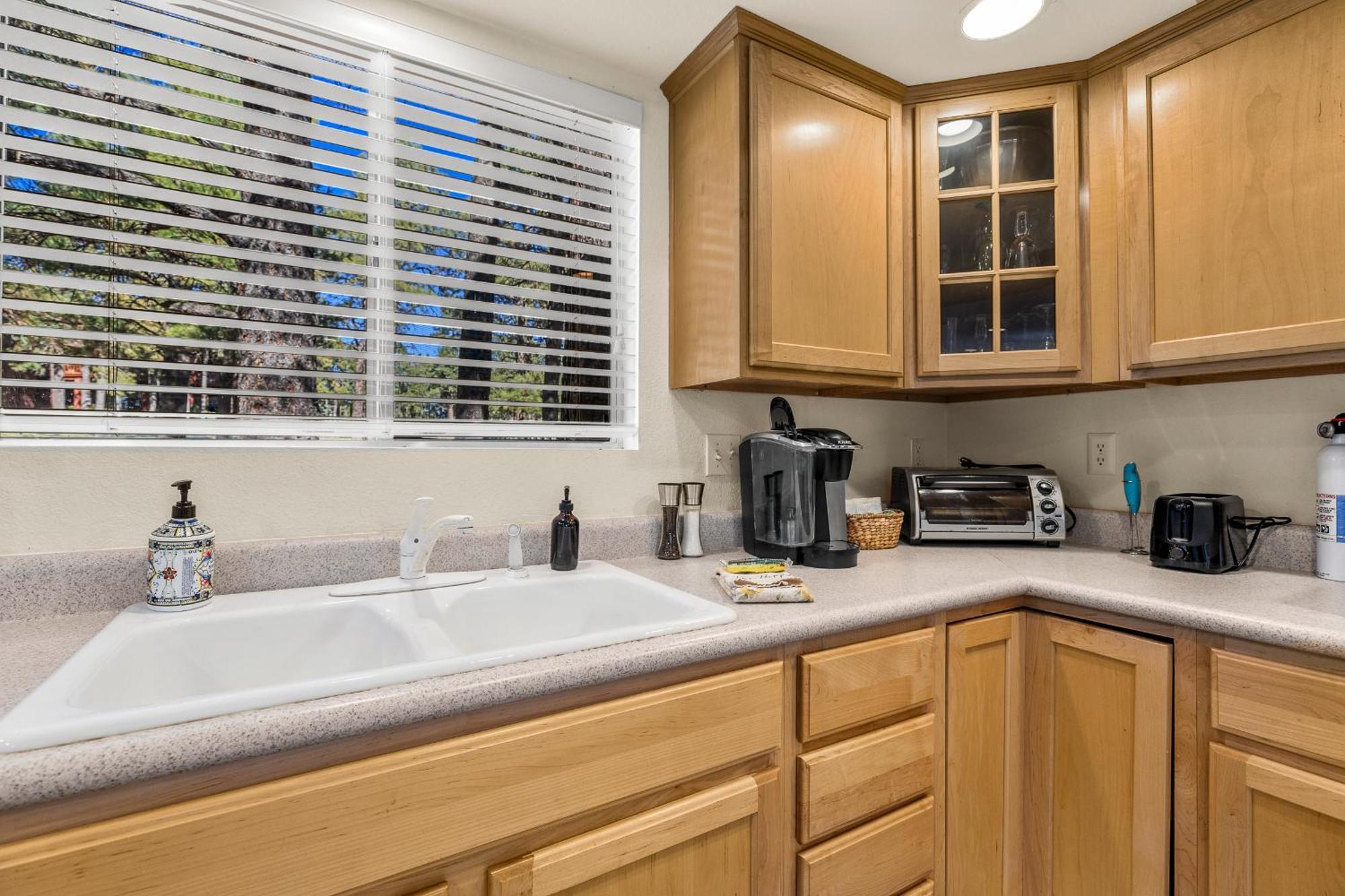 Charming 3bd Continental Country Club Retreat In