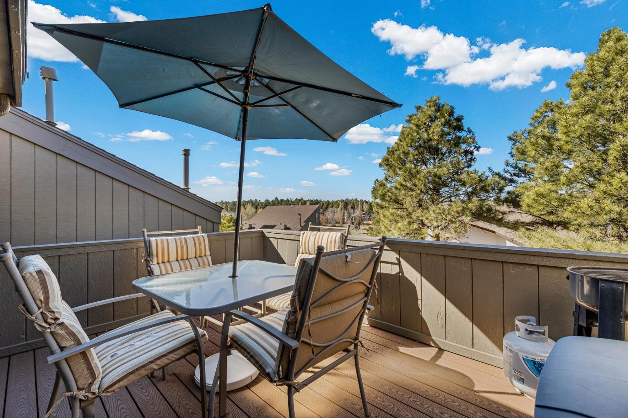 Charming Country Club With Loft & Fireplace Flagstaff