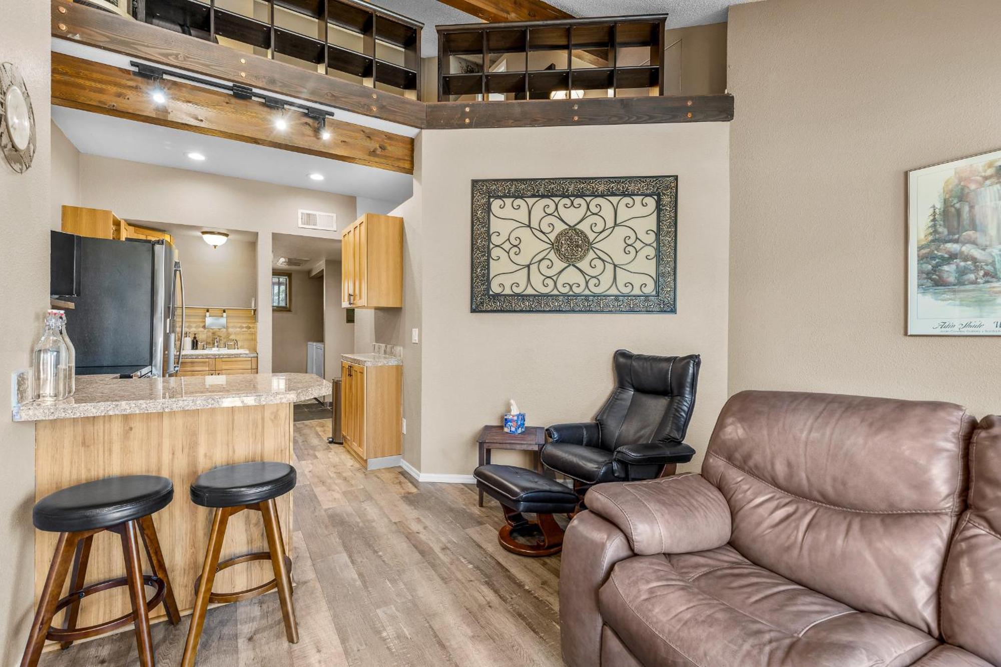 Charming Country Club With Loft & Fireplace