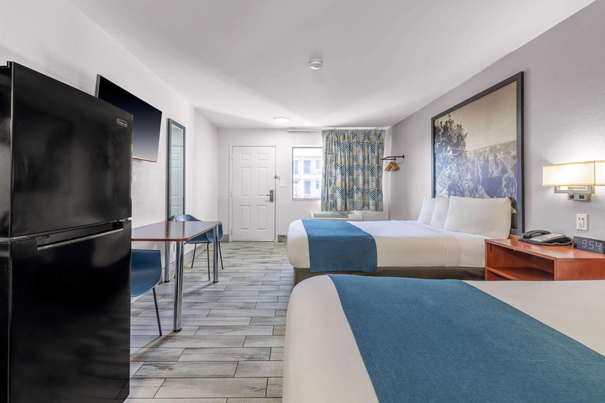 Hotel Studio 6 Az 2*