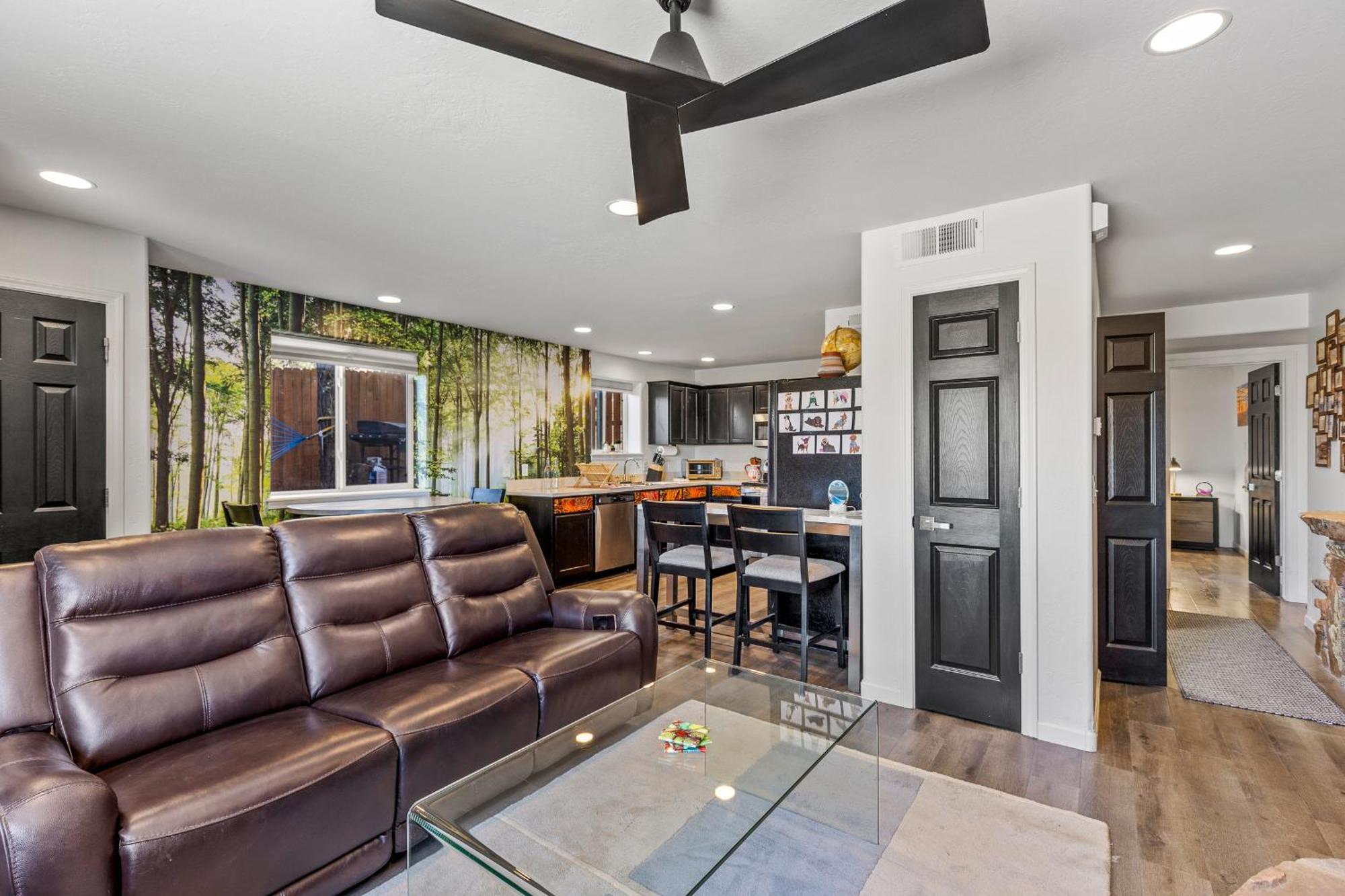 Holiday home Decorated For The Holidays! 2bdr In Downtown