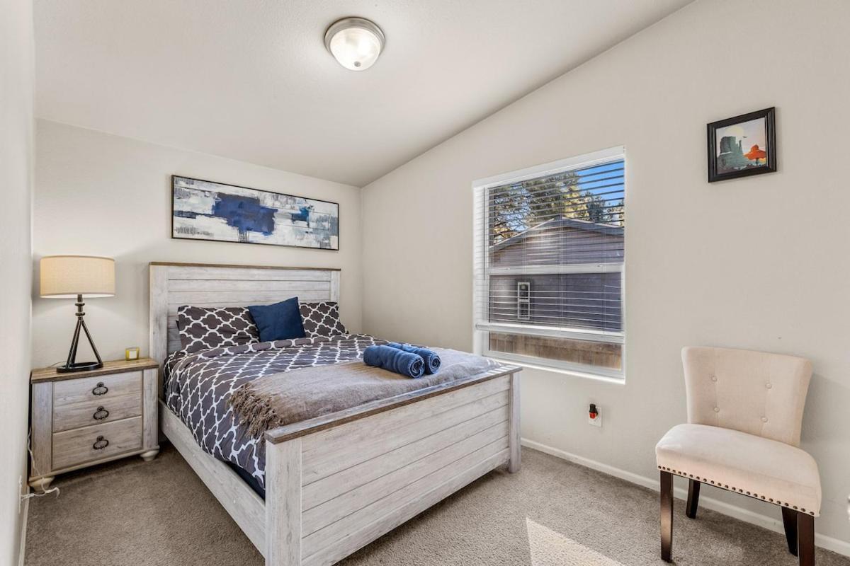 Cozy 3 Bedroom House - 10min From Dt - Sleeps 8 * Flagstaff