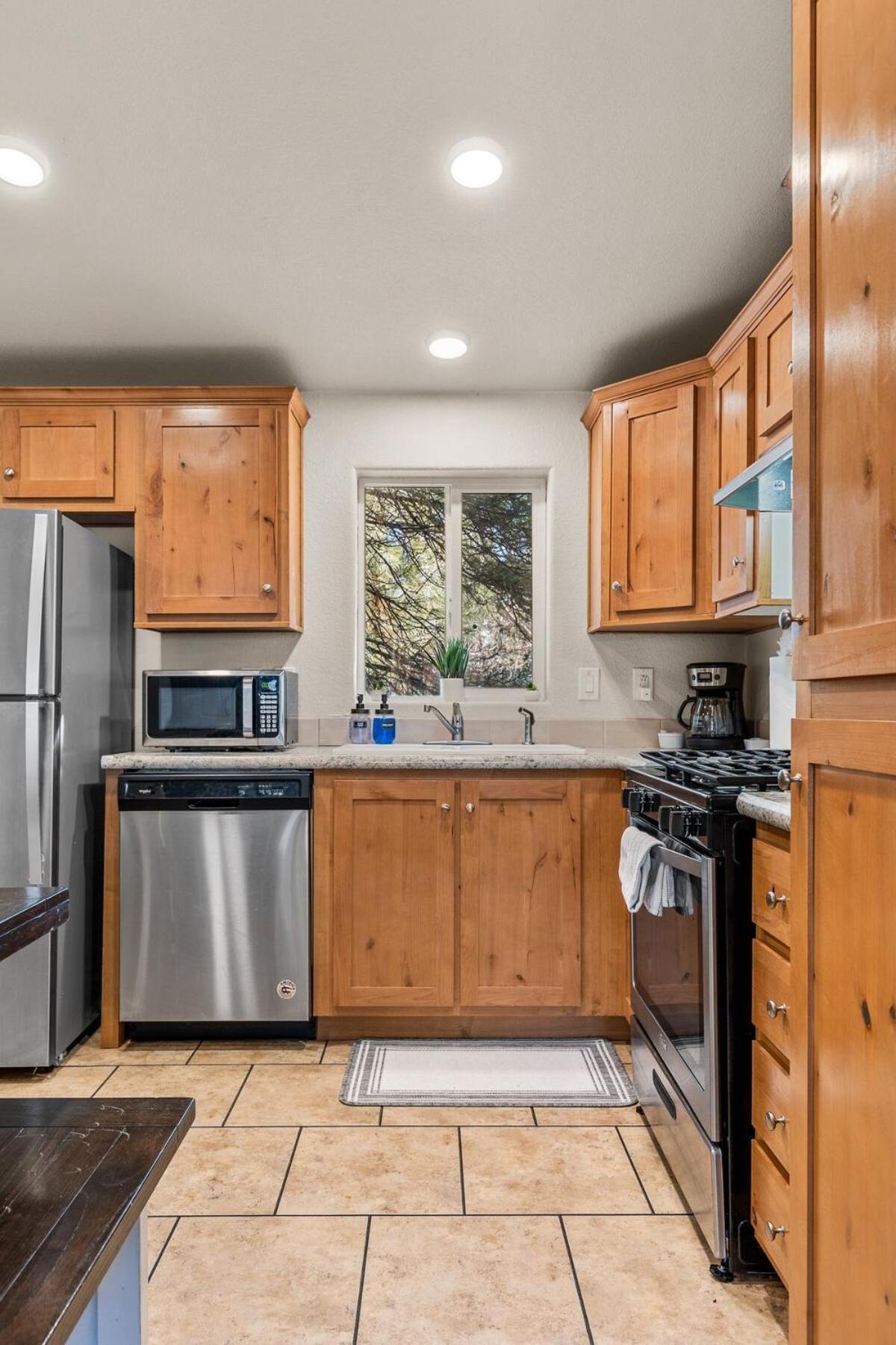 Cozy 3 Bedroom House - 10min From Dt - Sleeps 8 Flagstaff