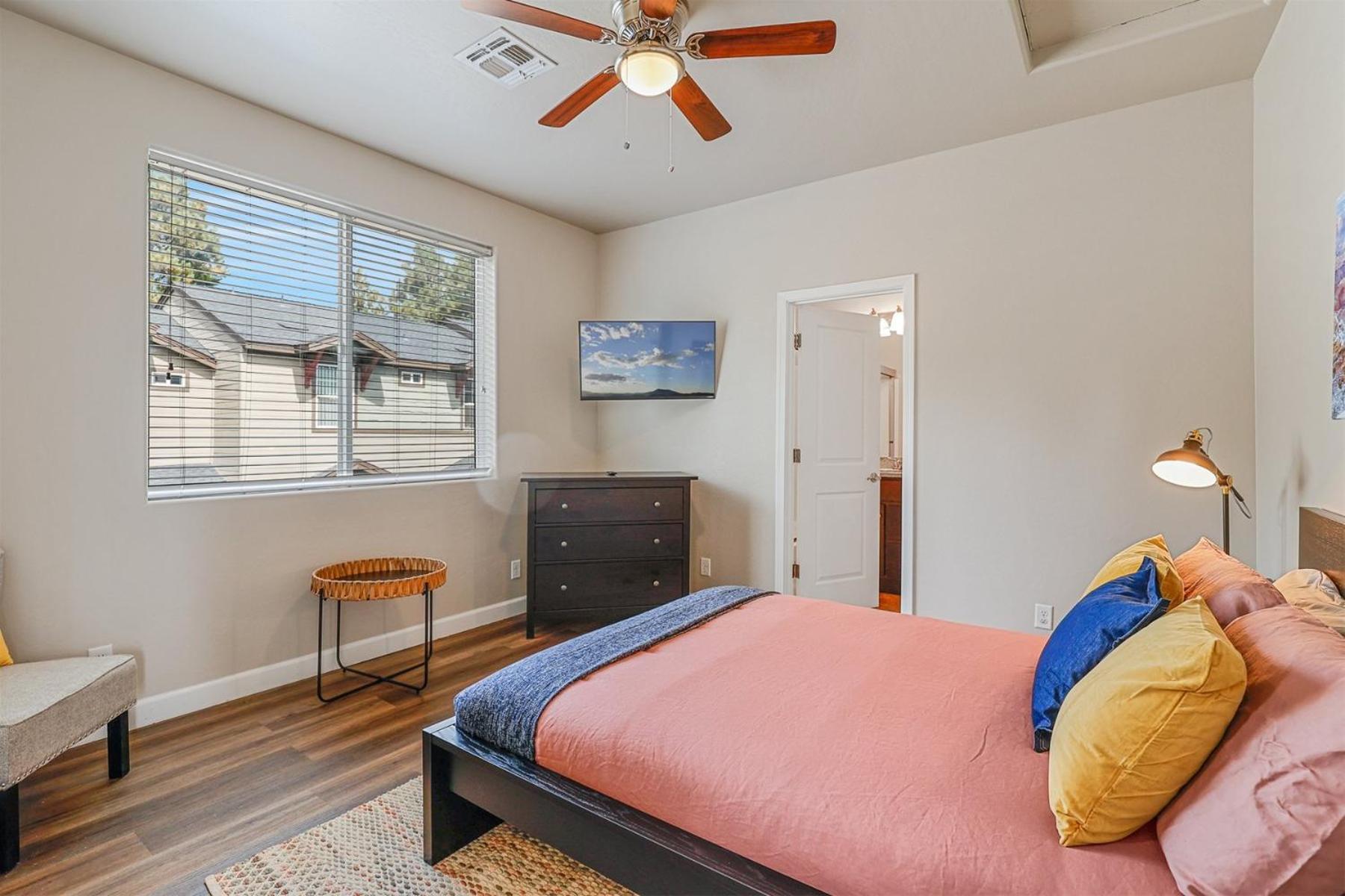 Beautiful Townhome Loaded With Amenities Excellent Location Great Value Ac