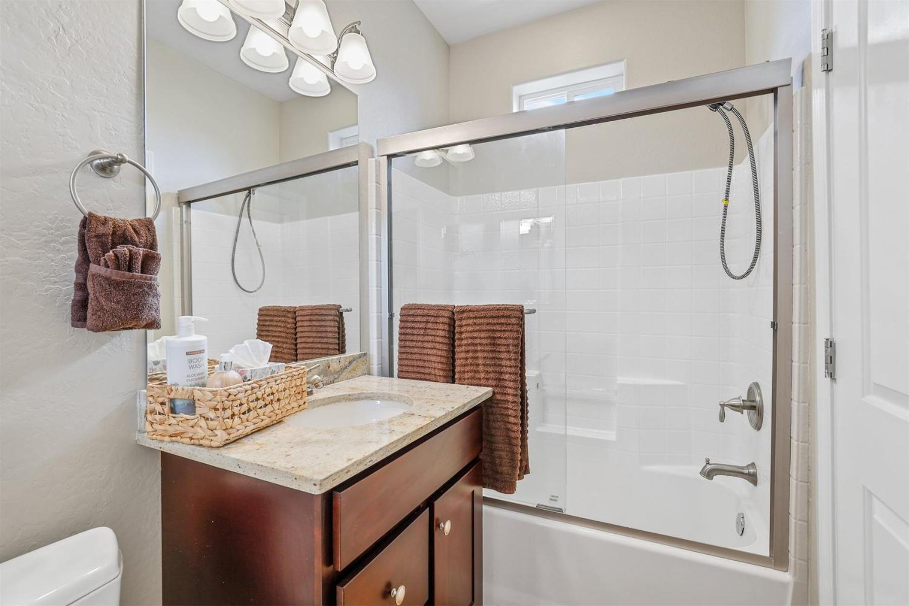 Villa Beautiful Townhome Loaded With Amenities Excellent Location Great Value Ac