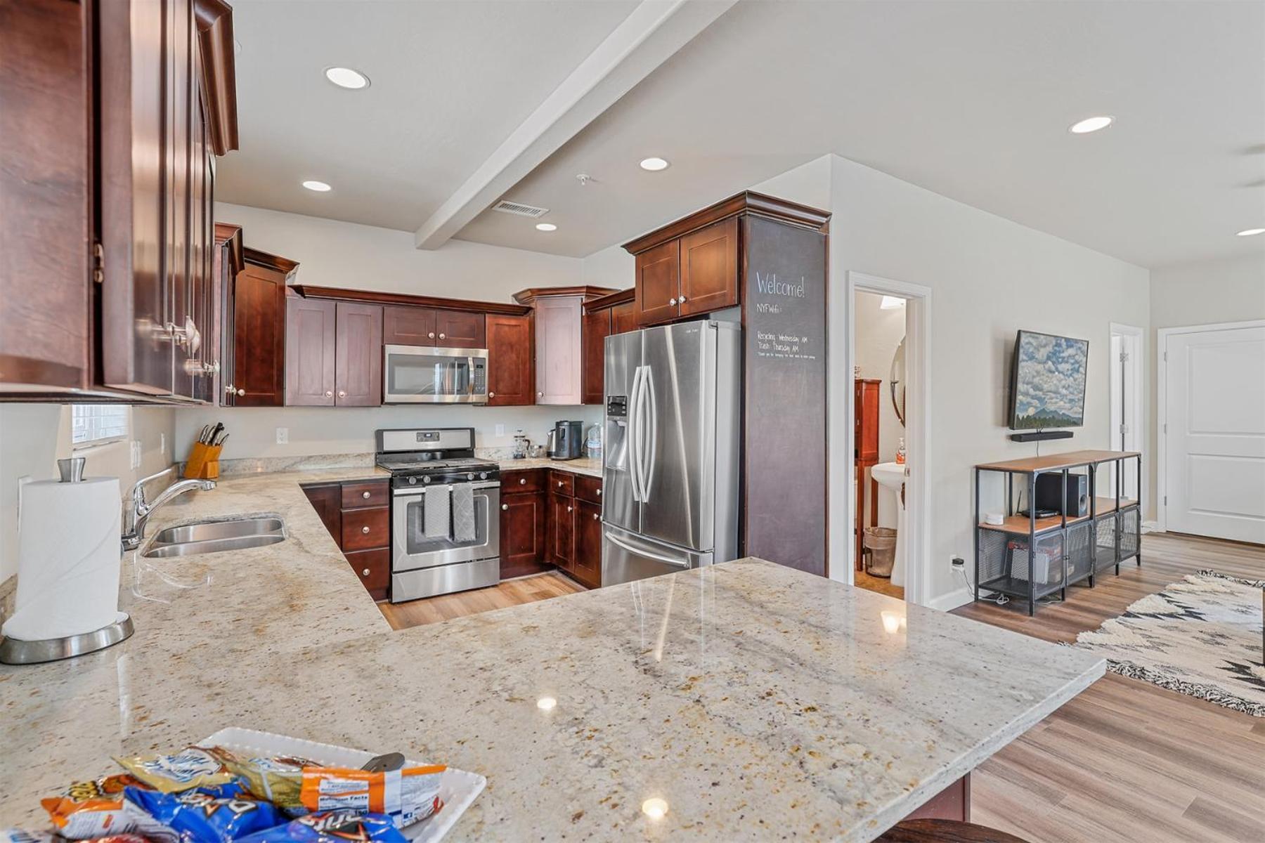 Villa Beautiful Townhome Loaded With Amenities Excellent Location Great Value Ac