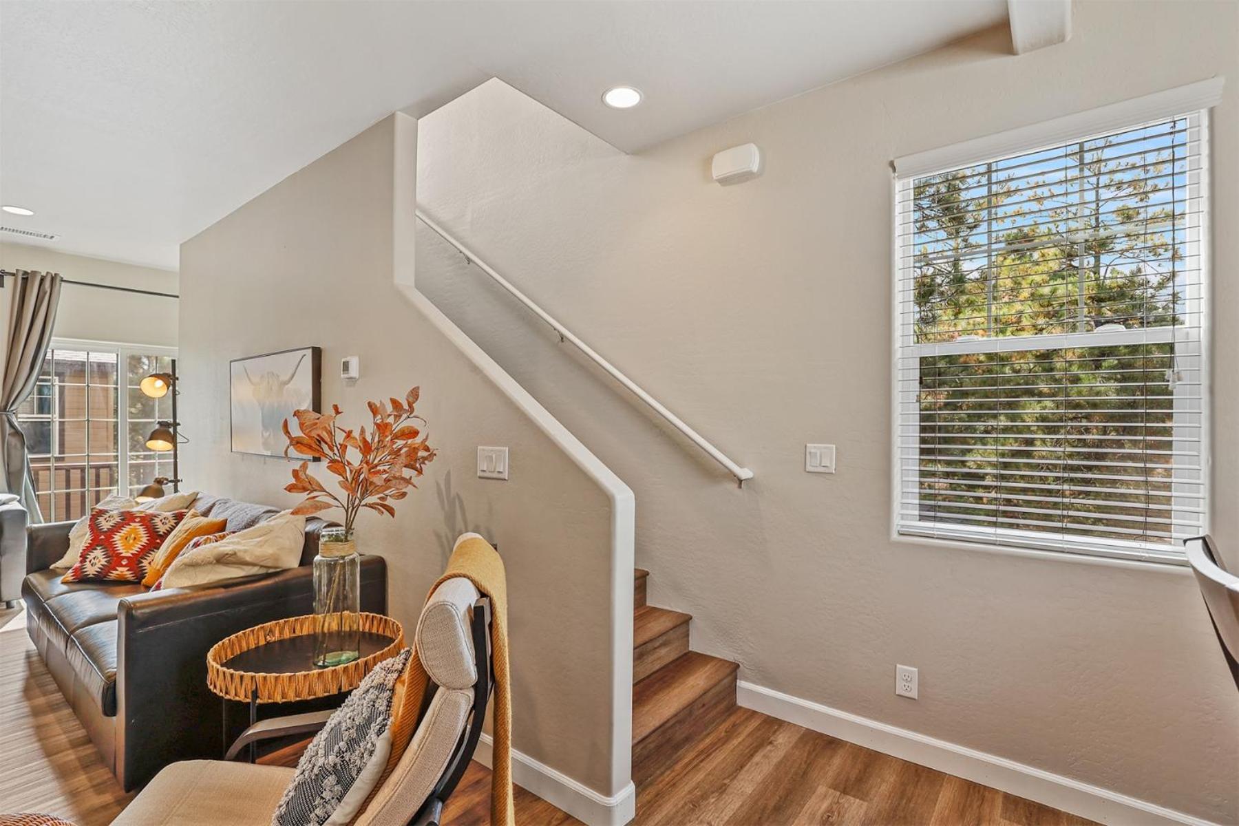 Beautiful Townhome Loaded With Amenities Excellent Location Great Value Ac *