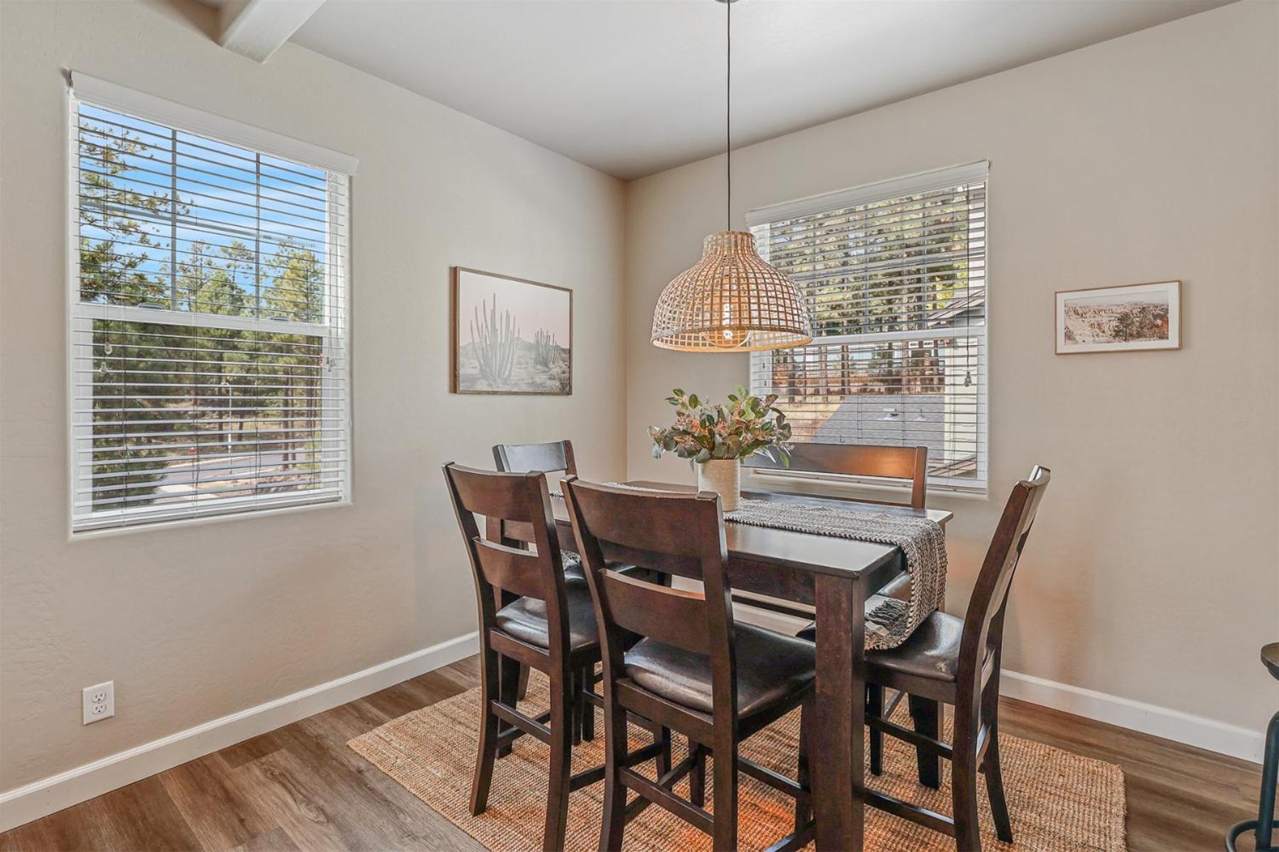 Beautiful Townhome Loaded With Amenities Excellent Location Great Value Ac * Flagstaff