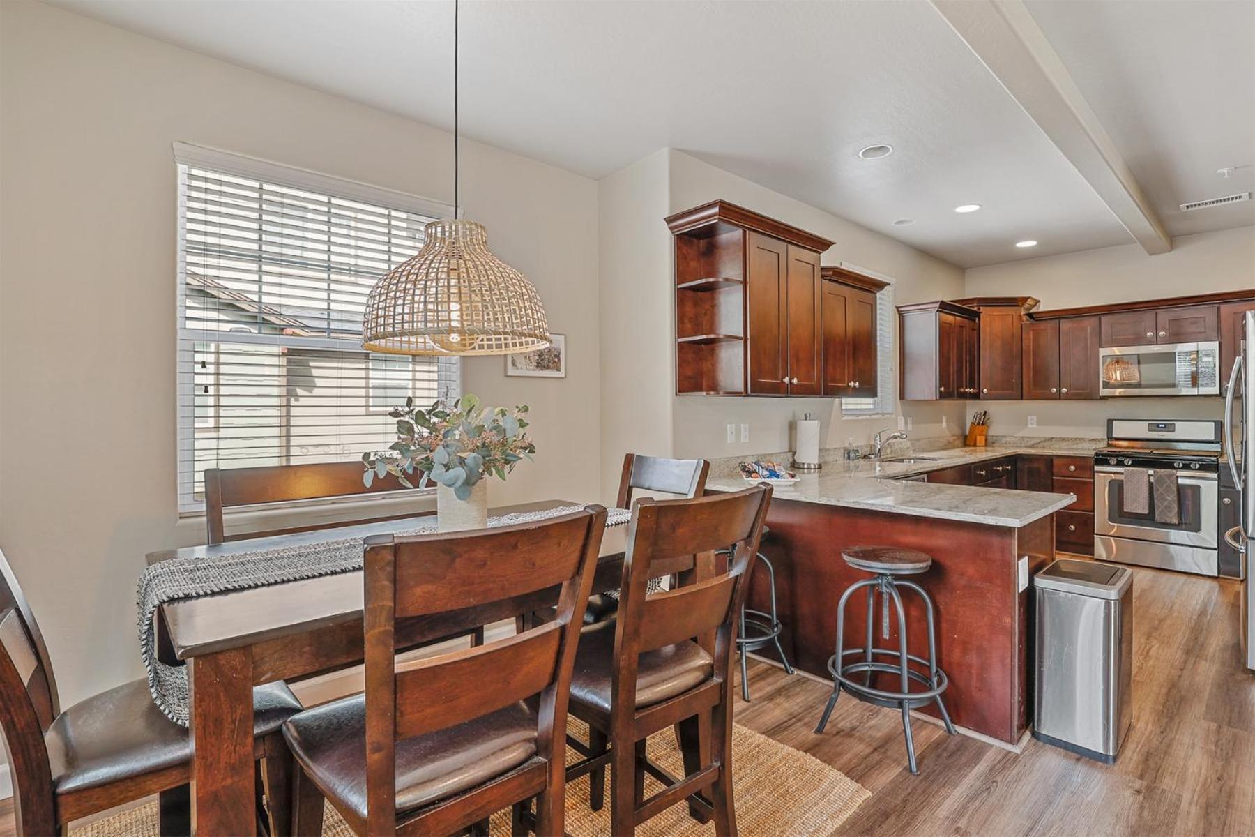 Beautiful Townhome Loaded With Amenities Excellent Location Great Value Ac Villa