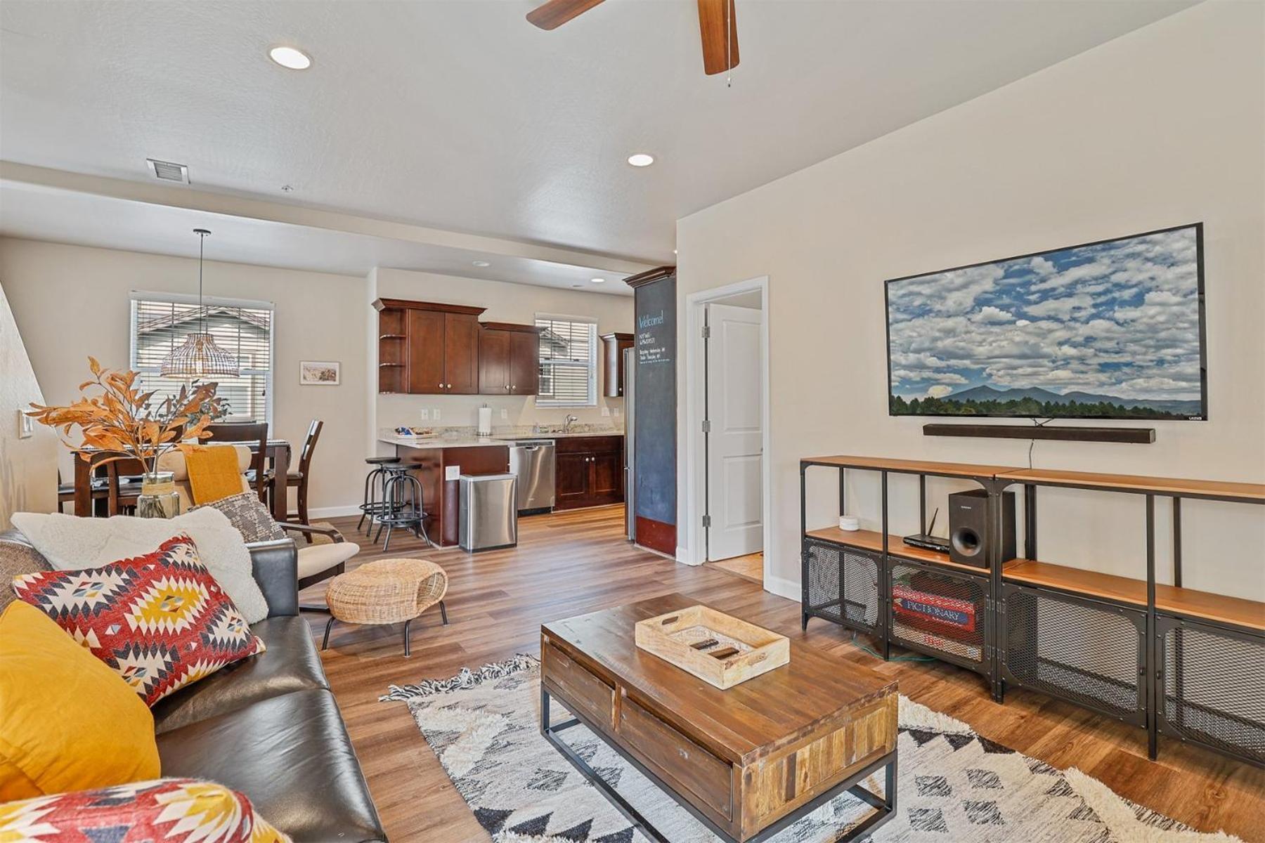 Beautiful Townhome Loaded With Amenities Excellent Location Great Value Ac Villa