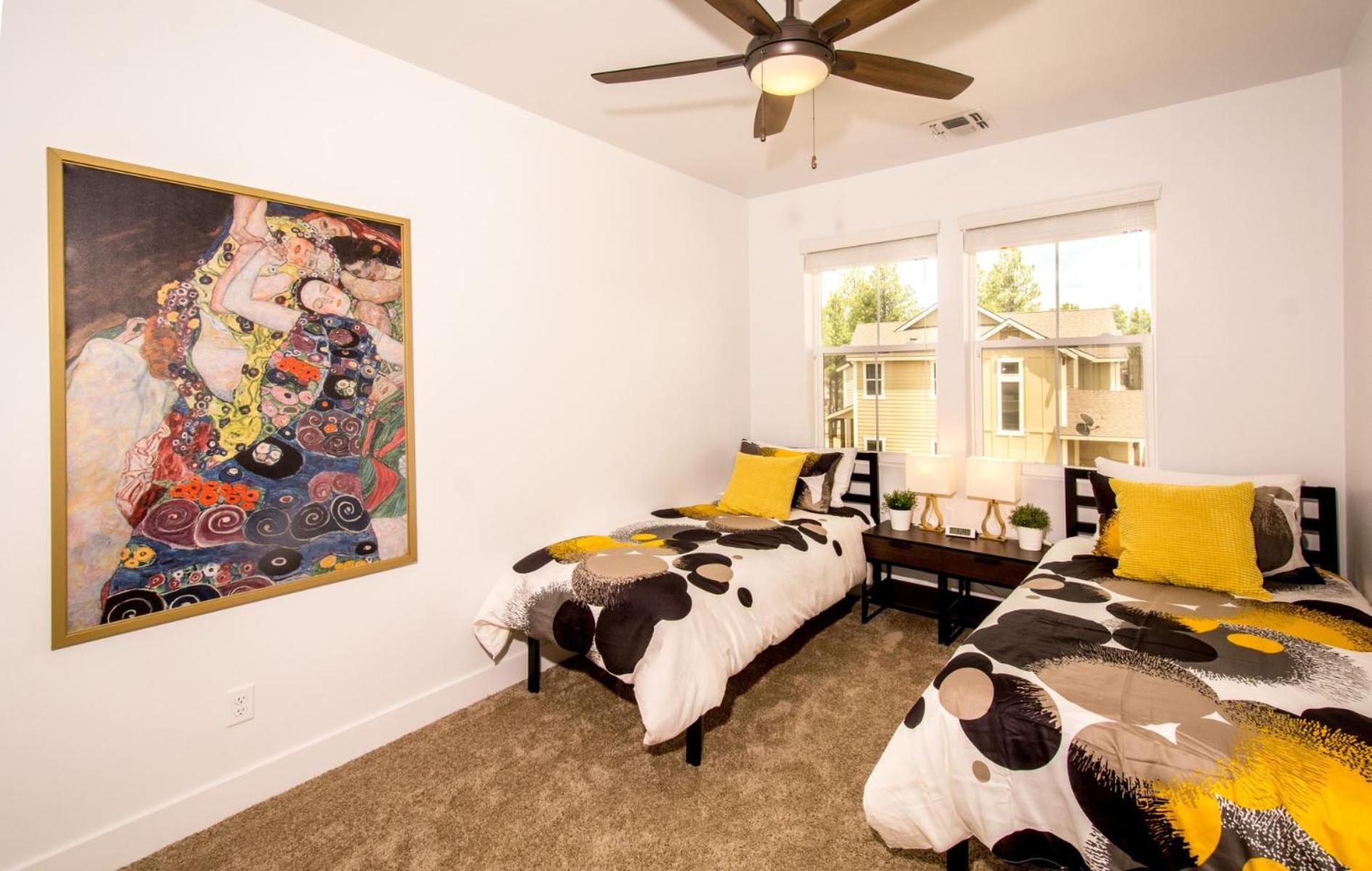Villa Chic Stylish 4 Bedroom Newly Built Town-home Perfect Location Flagstaff