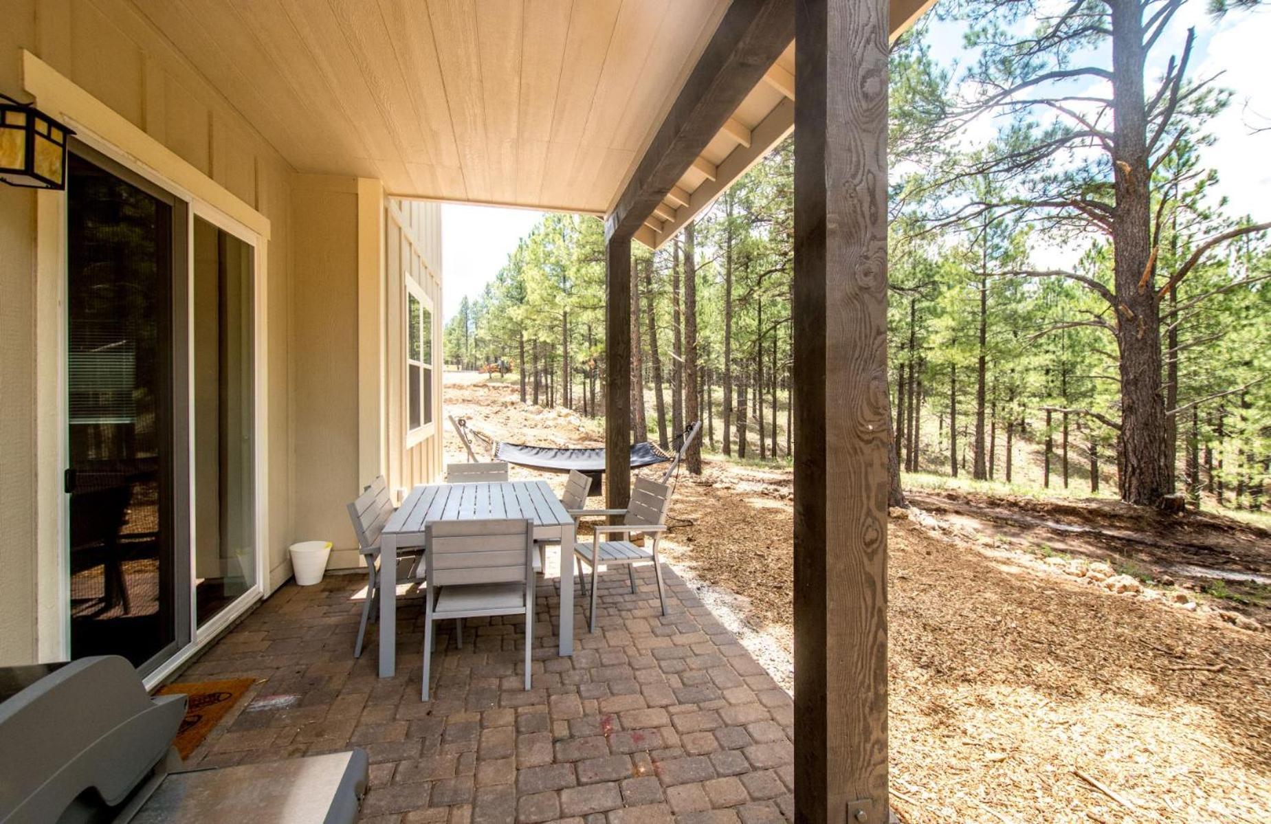 Chic Stylish 4 Bedroom Newly Built Town-home Perfect Location Flagstaff