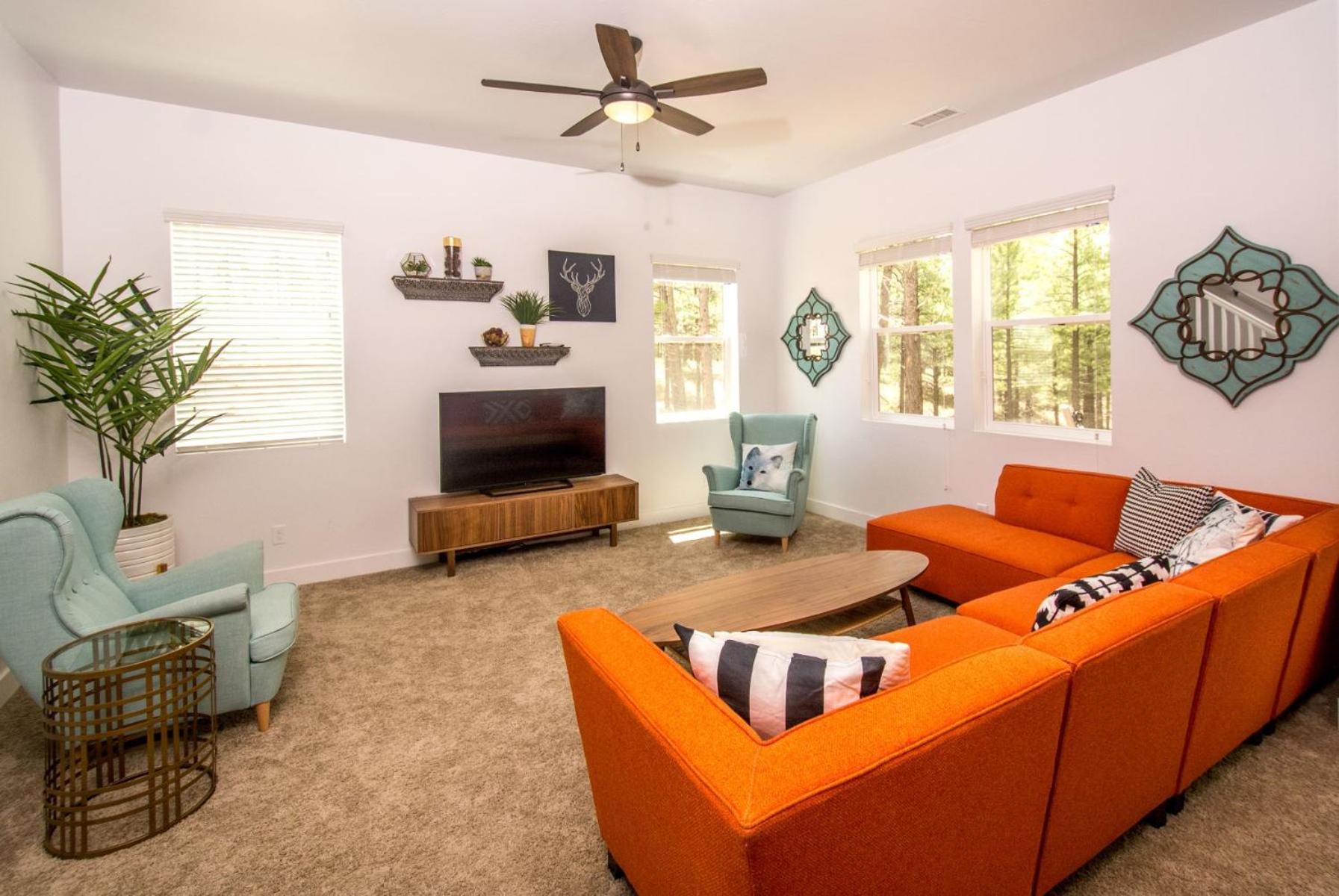 Chic Stylish 4 Bedroom Newly Built Town-home Perfect Location