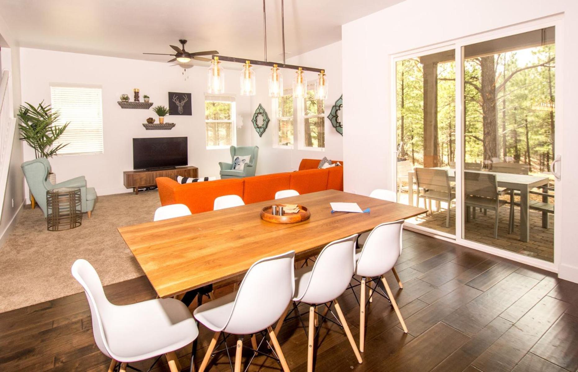 Chic Stylish 4 Bedroom Newly Built Town-home Perfect Location Villa *