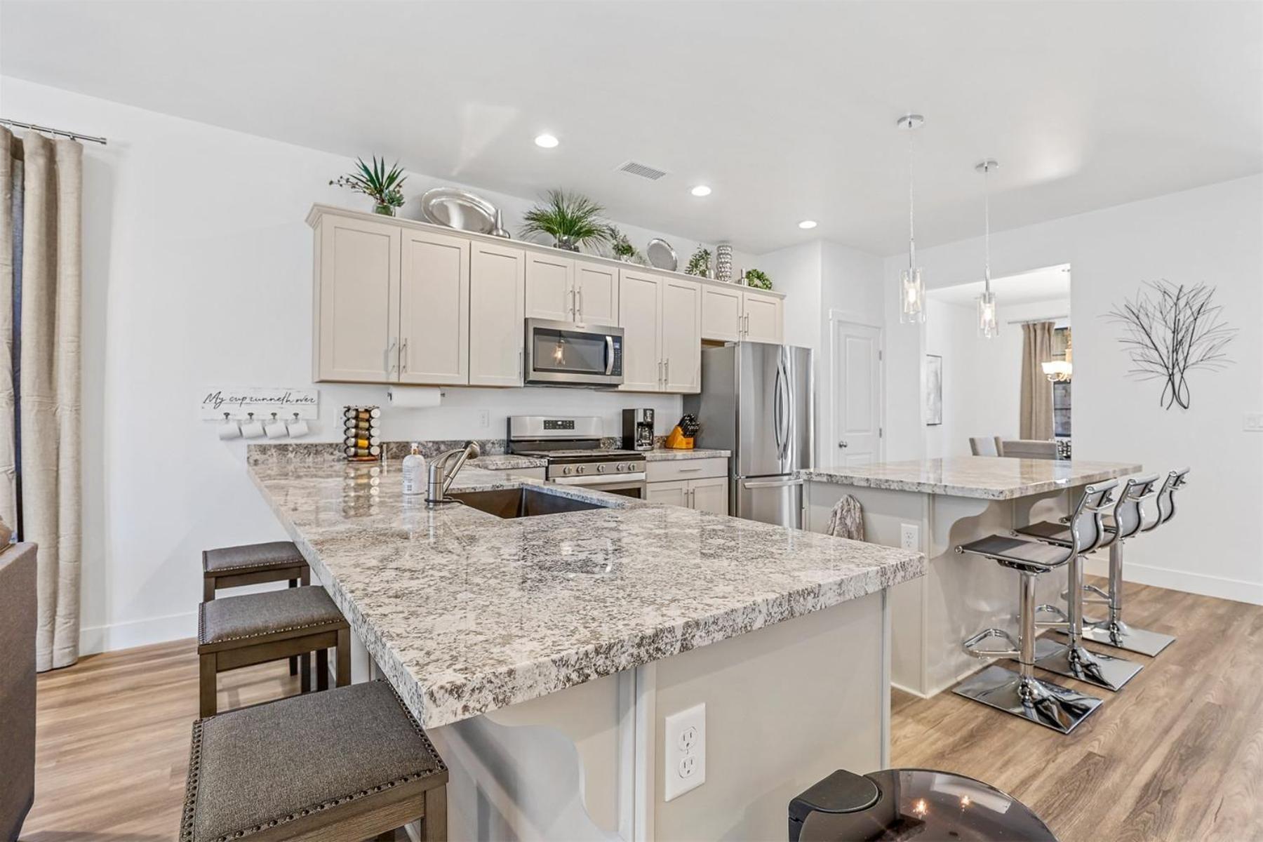 Newly Built Exquisite Luxury Perfect Location Ac Fire-pit And So Much Flagstaff