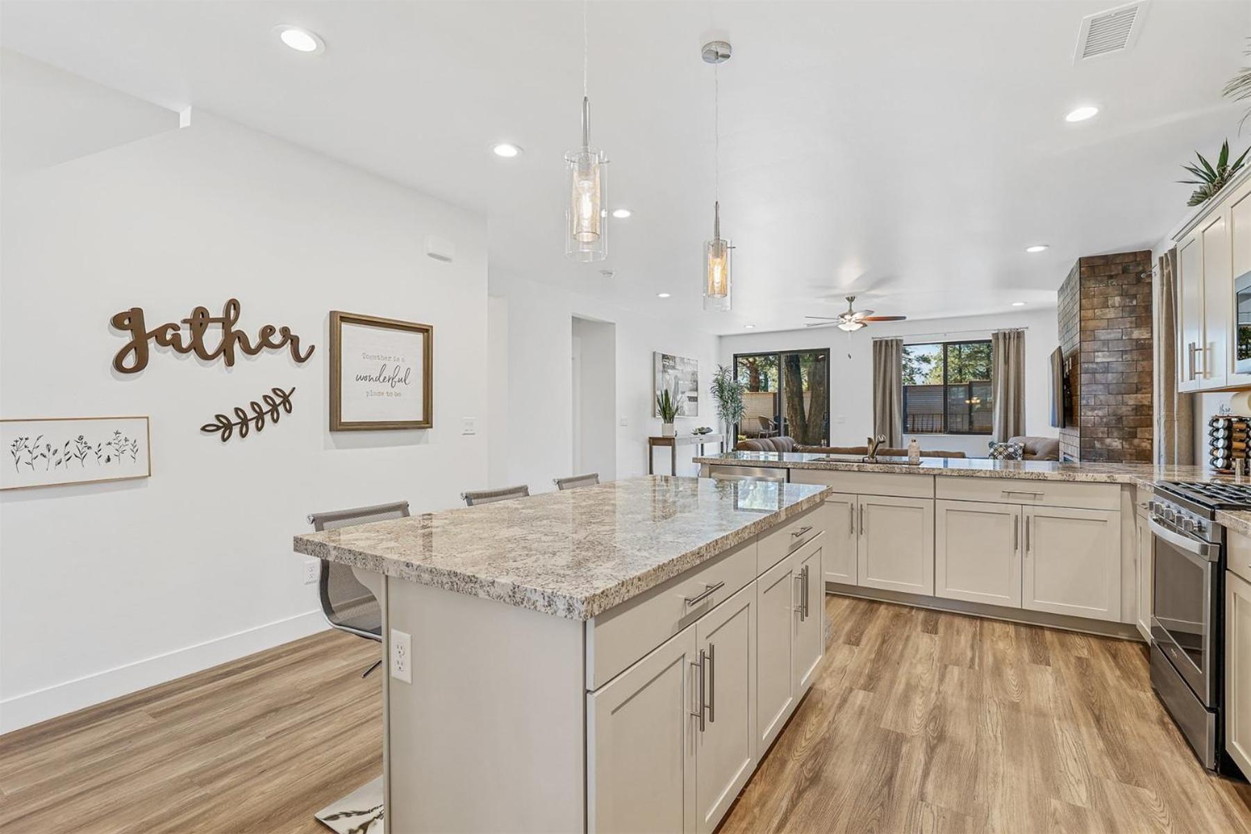 Newly Built Exquisite Luxury Perfect Location Ac Fire-pit And So Much Holiday home Flagstaff