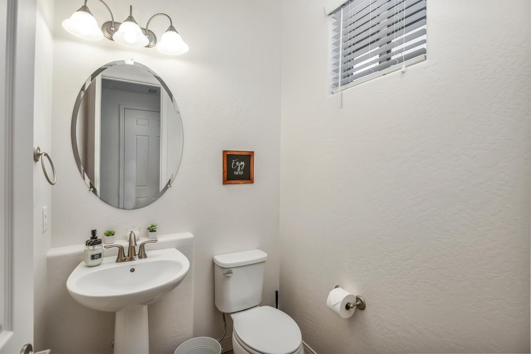 Newly Re-listed Stylish New Luxury Newbuild Views Of Mt. Humphrey *