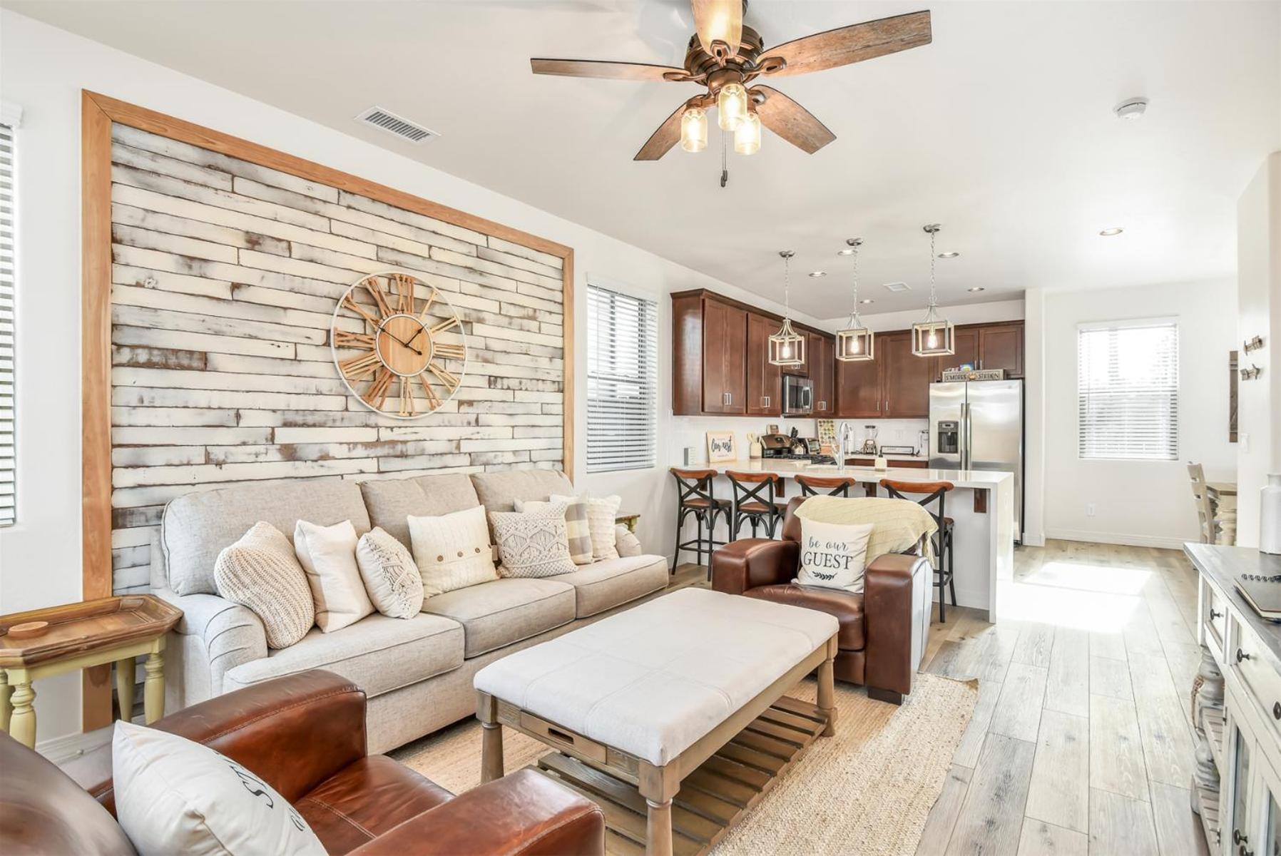 Newly Re-listed Stylish New Luxury Newbuild Views Of Mt. Humphrey Holiday home Flagstaff