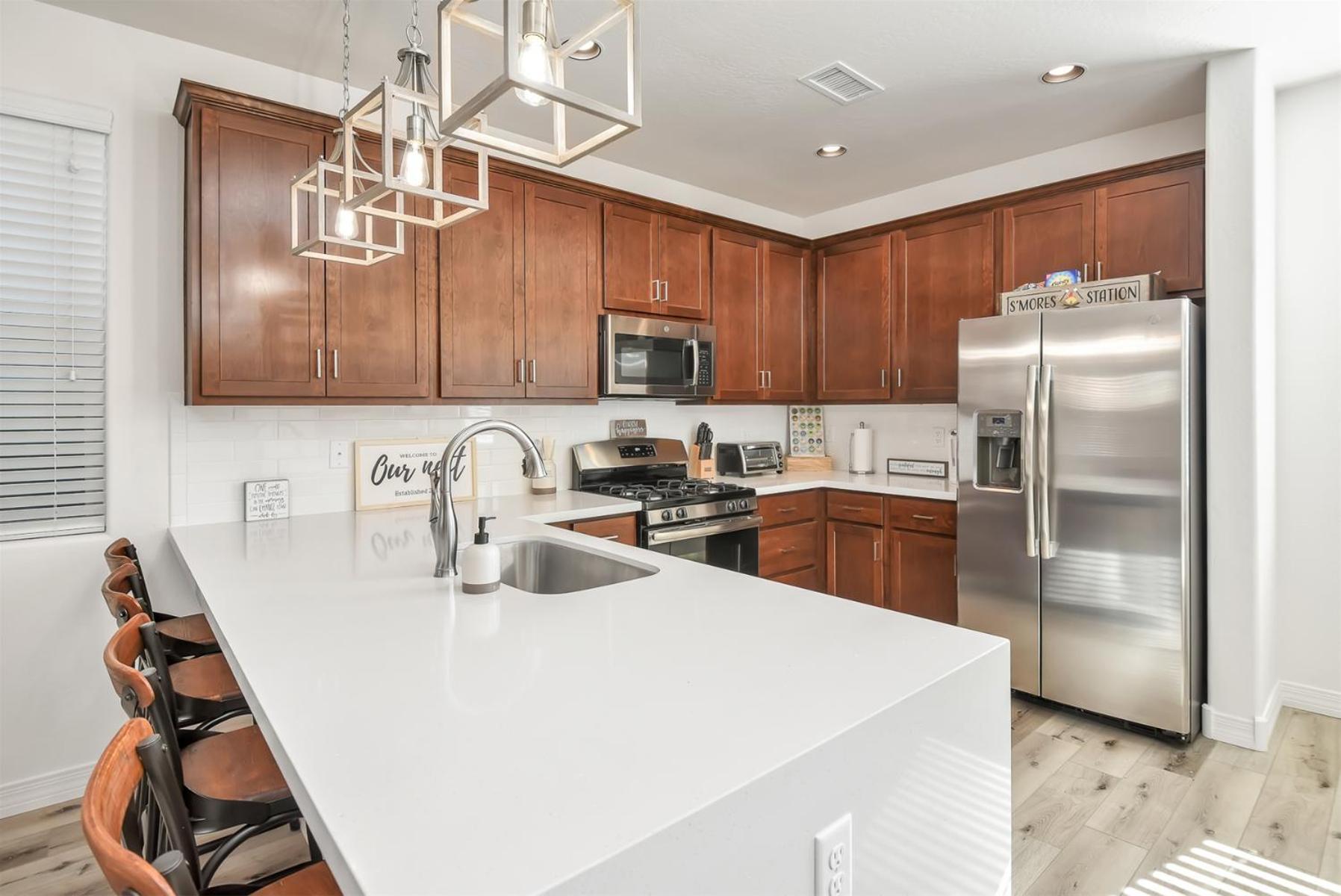 Newly Re-listed Stylish New Luxury Newbuild Views Of Mt. Humphrey