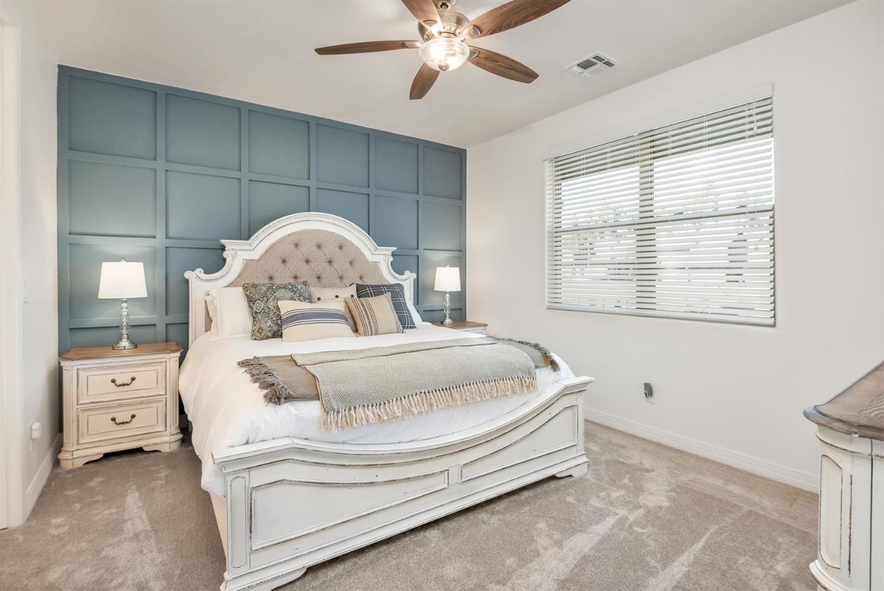 Newly Re-listed Stylish New Luxury Newbuild Views Of Mt. Humphrey Holiday home
