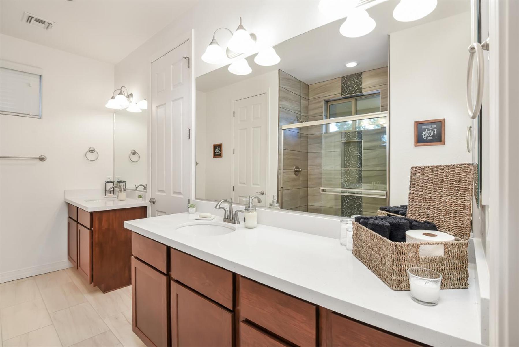 Holiday home Newly Re-listed Stylish New Luxury Newbuild Views Of Mt. Humphrey *