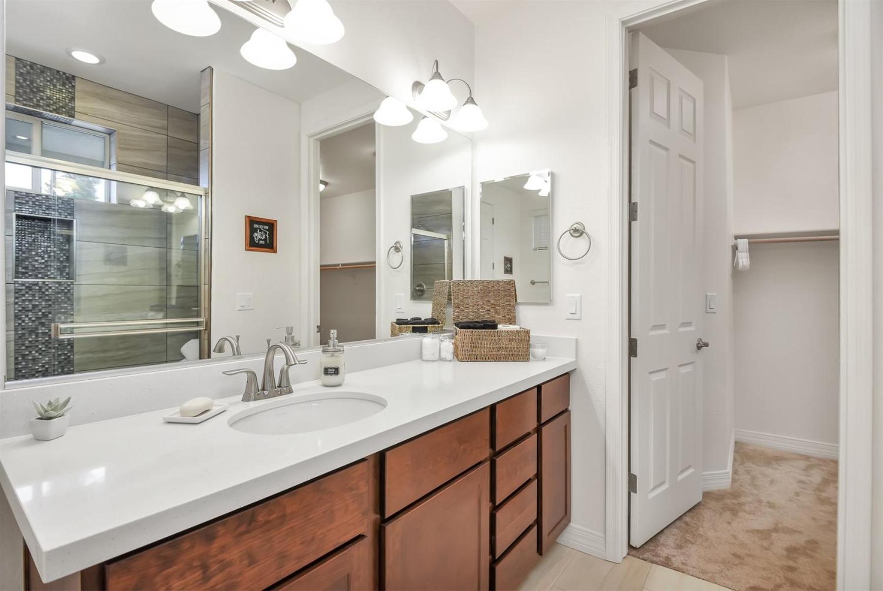 Newly Re-listed Stylish New Luxury Newbuild Views Of Mt. Humphrey Flagstaff