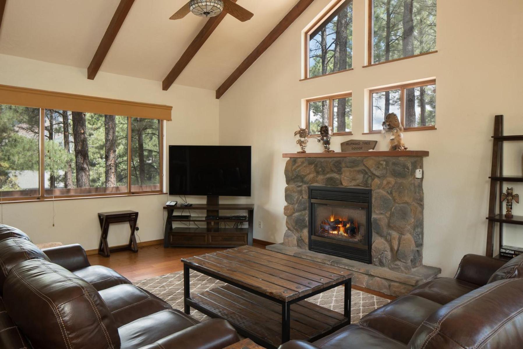 Villa Burning Tree - Forest Views Fire Pit Ac Pet And Family Friendly