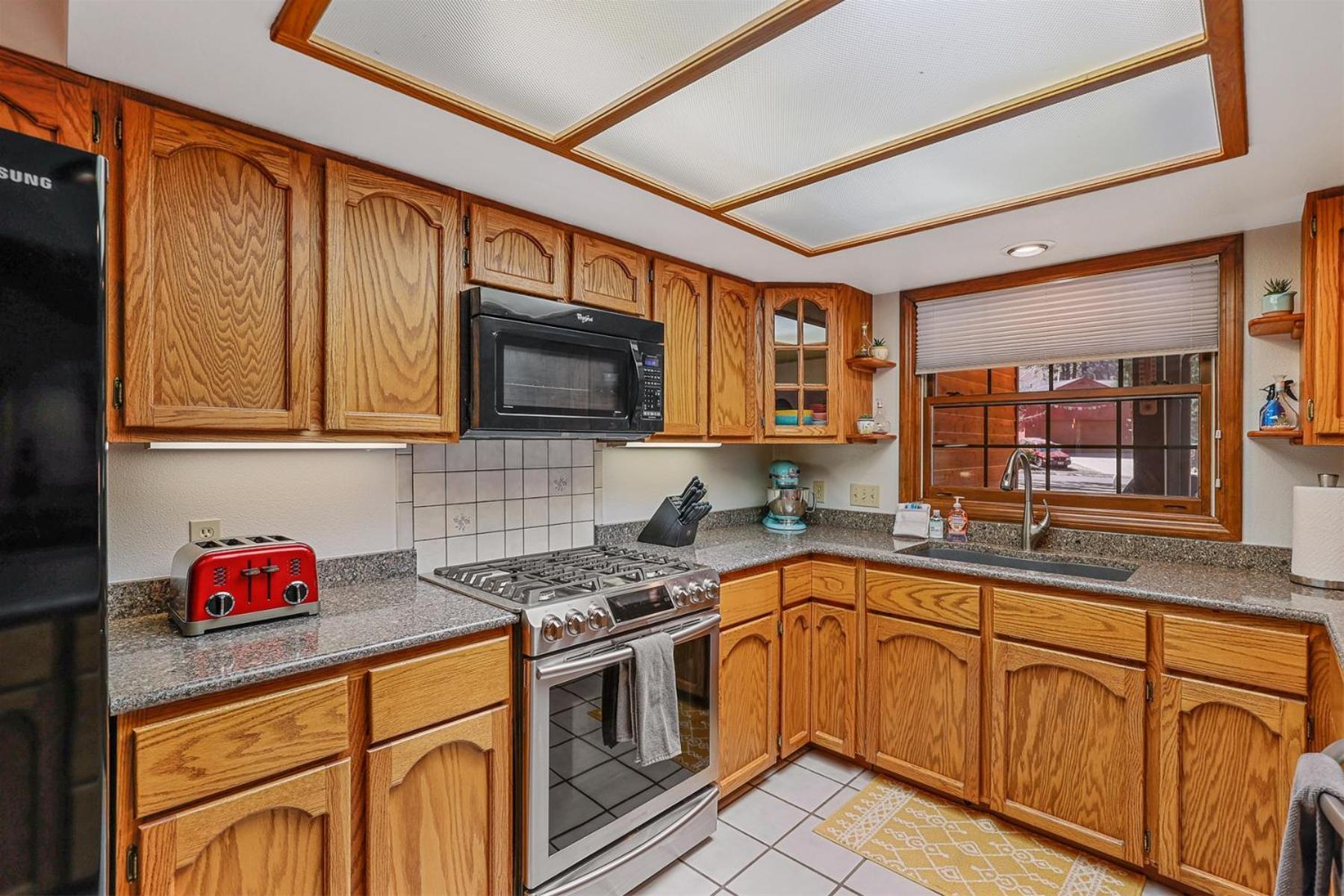Holiday home Pristine On Wooded Lot. Fantastic Location Pool Table
