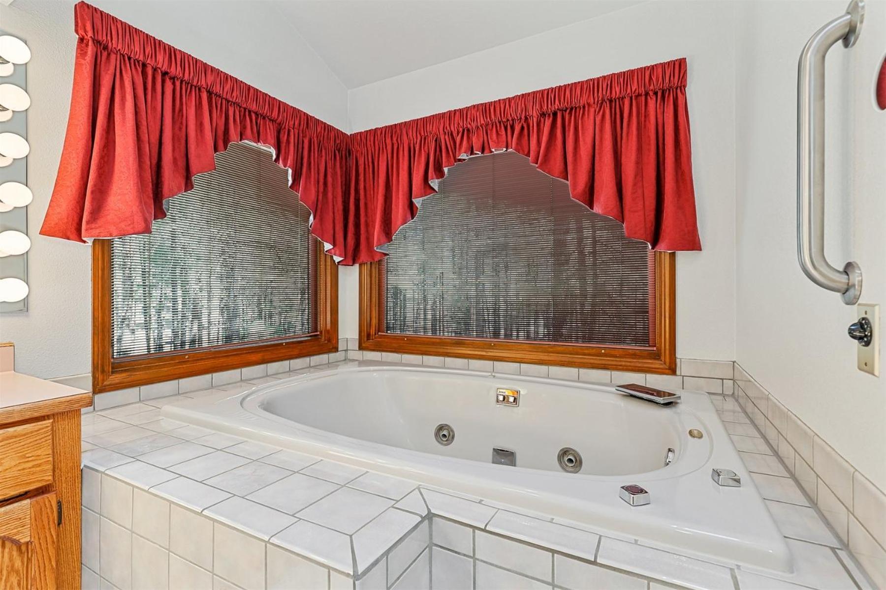 Pristine On Wooded Lot. Fantastic Location Pool Table * Flagstaff
