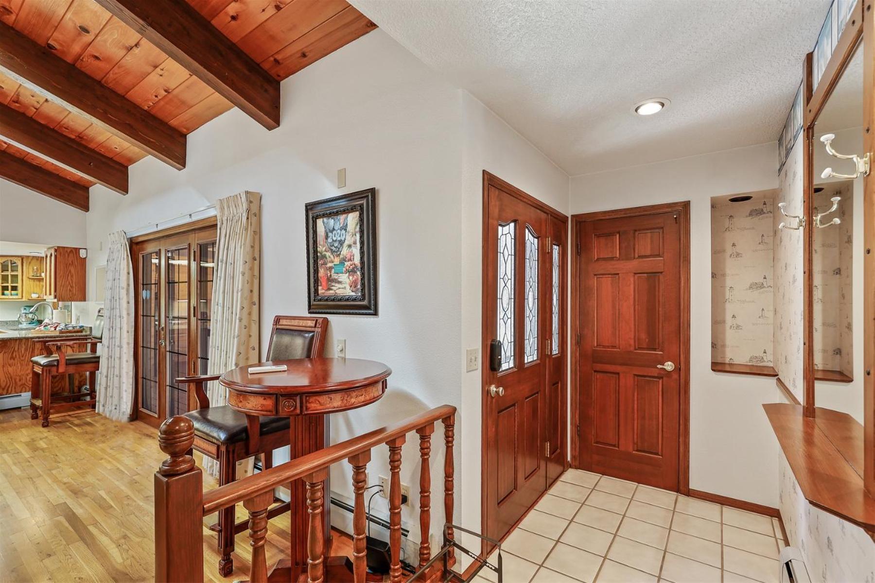 Holiday home Pristine On Wooded Lot. Fantastic Location Pool Table