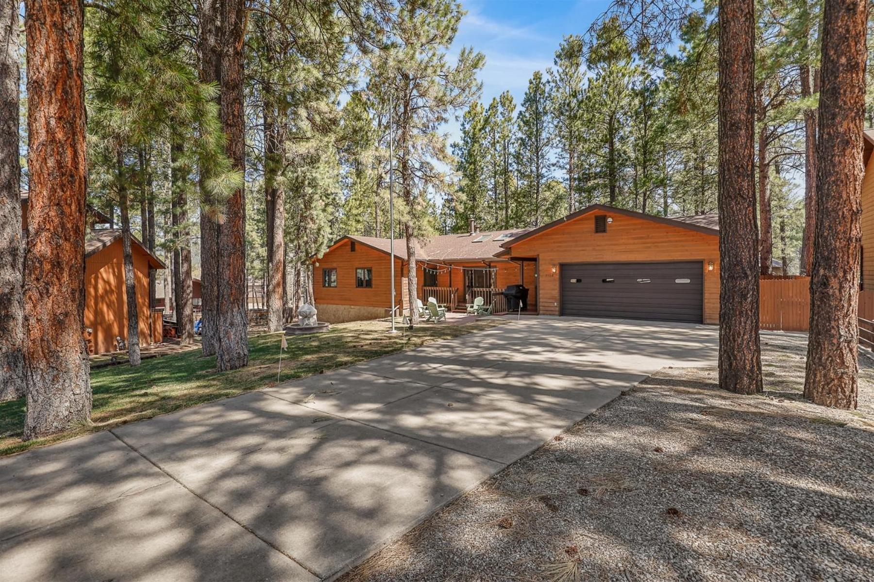 Pristine On Wooded Lot. Fantastic Location Pool Table Holiday home Flagstaff