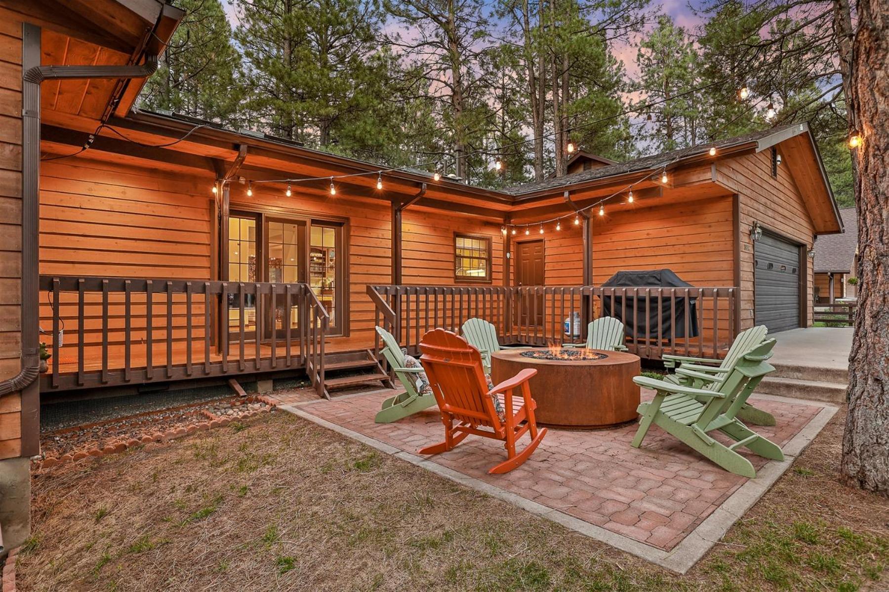 Holiday home Pristine On Wooded Lot. Fantastic Location Pool Table Flagstaff